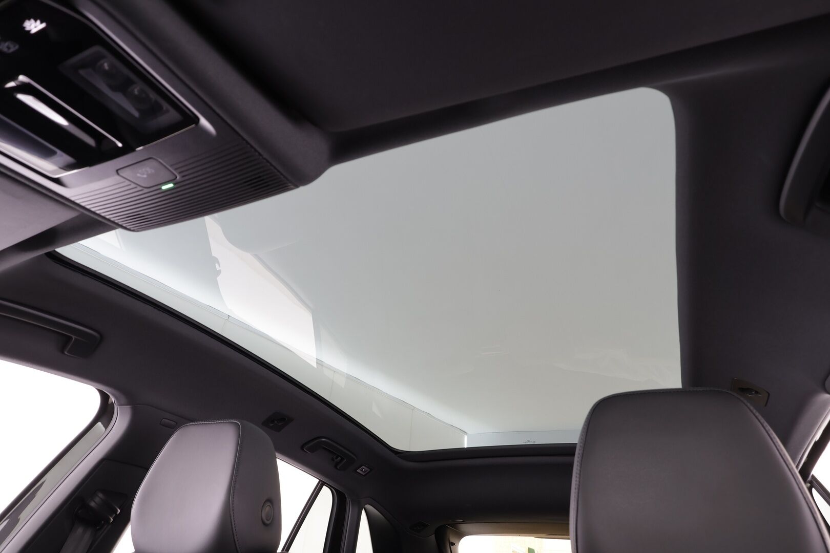 VOLKSWAGEN ID.4 2023 GTX 220 kW * HUD / Lämpöpumppu / IQ Light / Lasikatto / ACC / Keyless / Navi * - Kahdet renkaat / merkkihuollettu