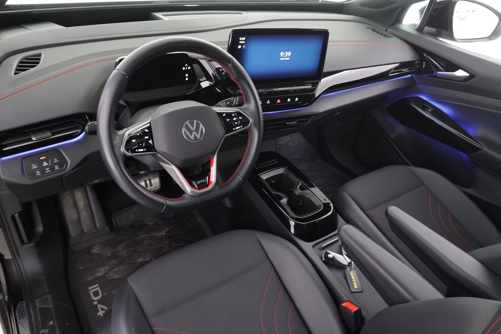 VOLKSWAGEN ID.4 2023 GTX 220 kW * HUD / Lämpöpumppu / IQ Light / Lasikatto / ACC / Keyless / Navi * - Kahdet renkaat / merkkihuollettu