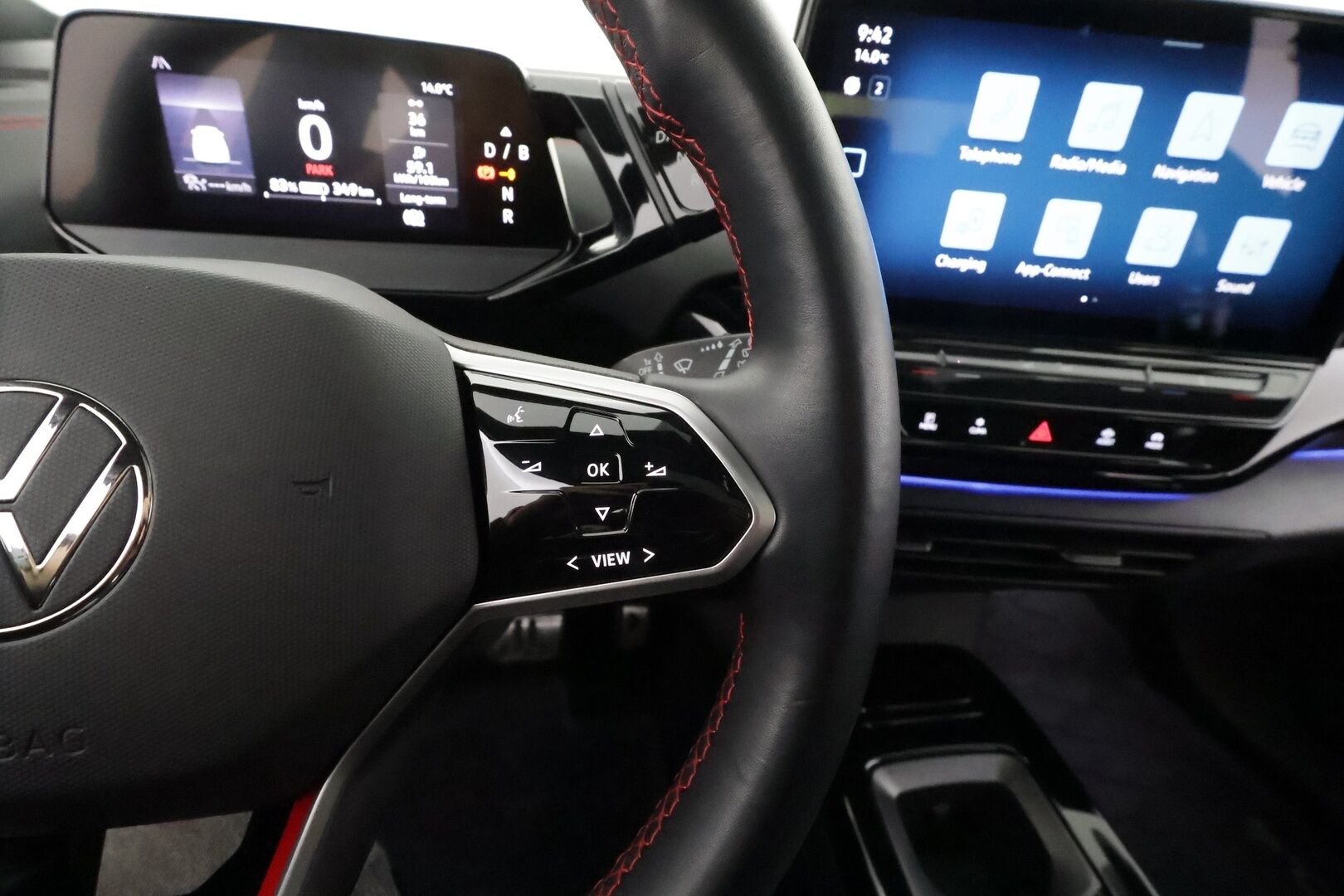 VOLKSWAGEN ID.4 2023 GTX 220 kW * HUD / Lämpöpumppu / IQ Light / Lasikatto / ACC / Keyless / Navi * - Kahdet renkaat / merkkihuollettu