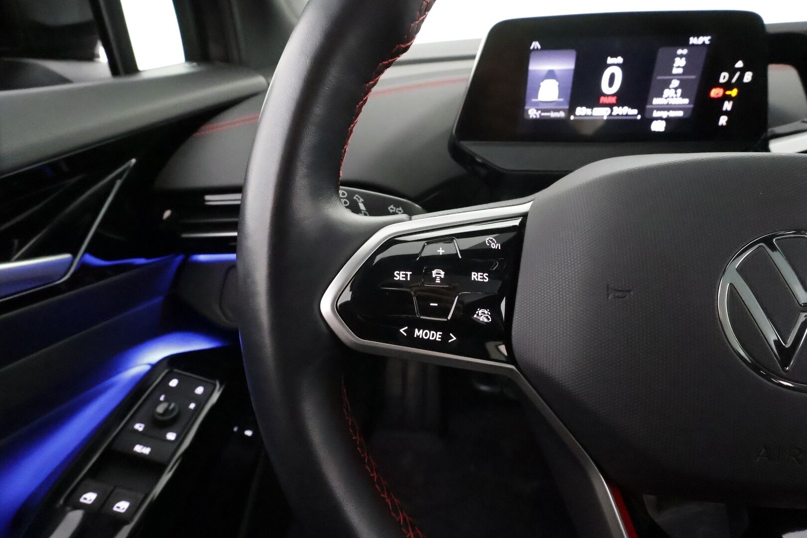 VOLKSWAGEN ID.4 2023 GTX 220 kW * HUD / Lämpöpumppu / IQ Light / Lasikatto / ACC / Keyless / Navi * - Kahdet renkaat / merkkihuollettu