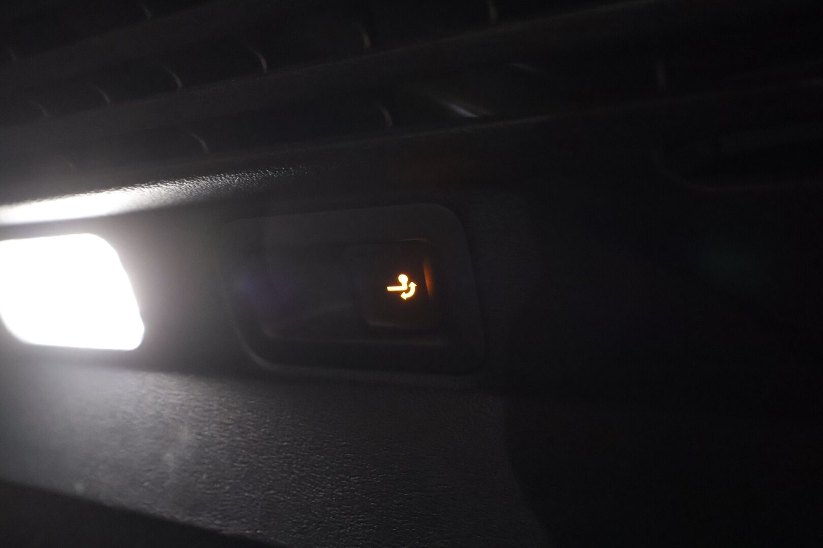 VOLKSWAGEN ID.4 2022 Pro Performance 150 kW * ILP / Lasikatto / Hierovat muistipenkit / IQ-Light / ACC / Keyless / Navi * - Kahdet renkaat / Merkkihuollettu