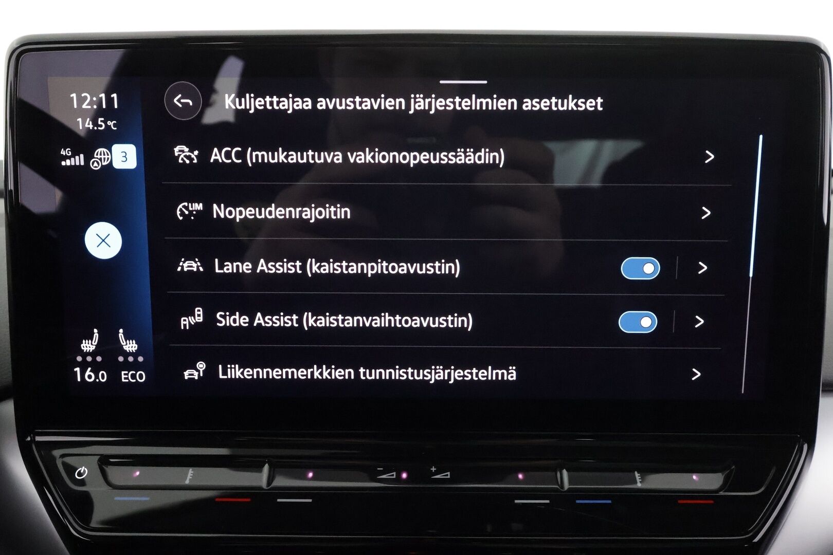 VOLKSWAGEN ID.4 2022 Pro Performance 150 kW * ILP / Lasikatto / Hierovat muistipenkit / IQ-Light / ACC / Keyless / Navi * - Kahdet renkaat / Merkkihuollettu