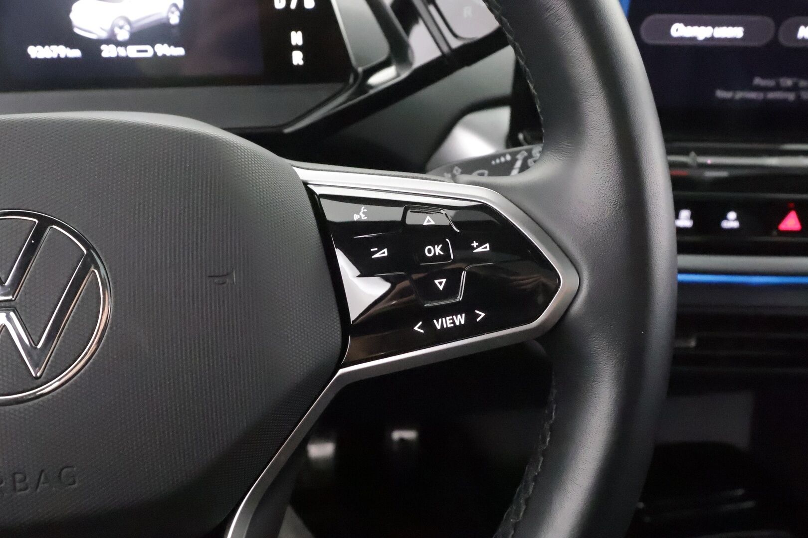 VOLKSWAGEN ID.4 2022 Pro Performance 150 kW * ILP / Lasikatto / Hierovat muistipenkit / IQ-Light / ACC / Keyless / Navi * - Kahdet renkaat / Merkkihuollettu