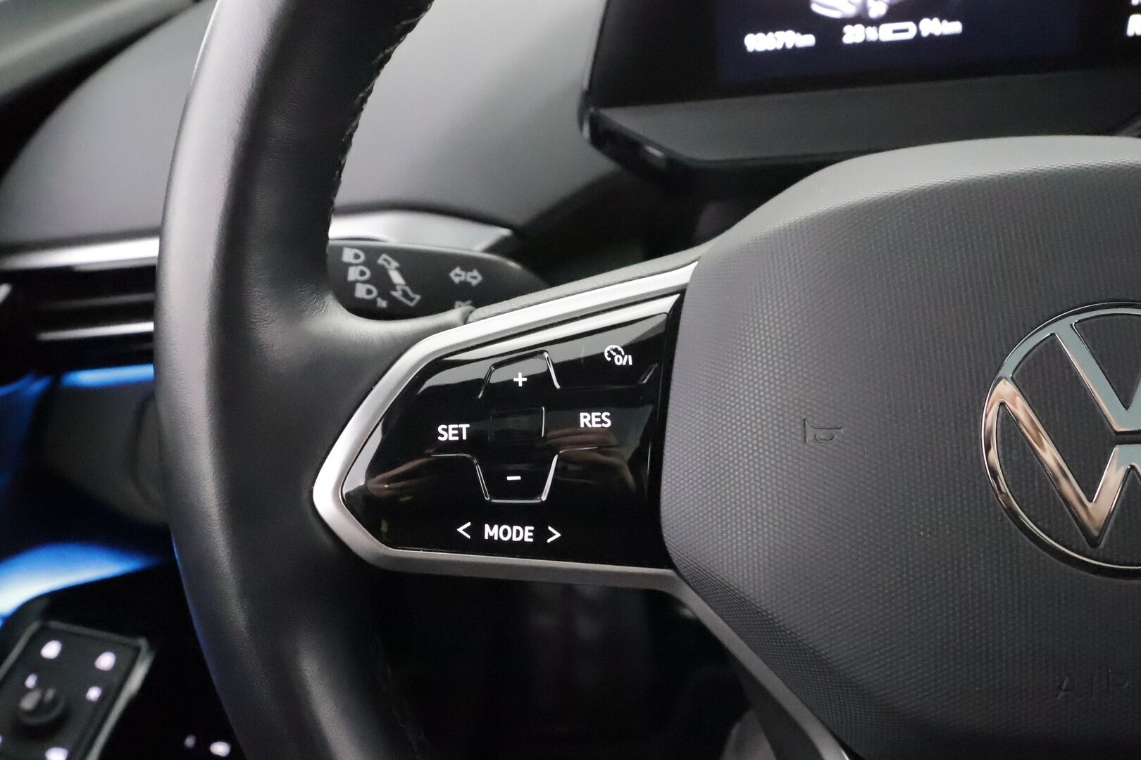 VOLKSWAGEN ID.4 2022 Pro Performance 150 kW * ILP / Lasikatto / Hierovat muistipenkit / IQ-Light / ACC / Keyless / Navi * - Kahdet renkaat / Merkkihuollettu