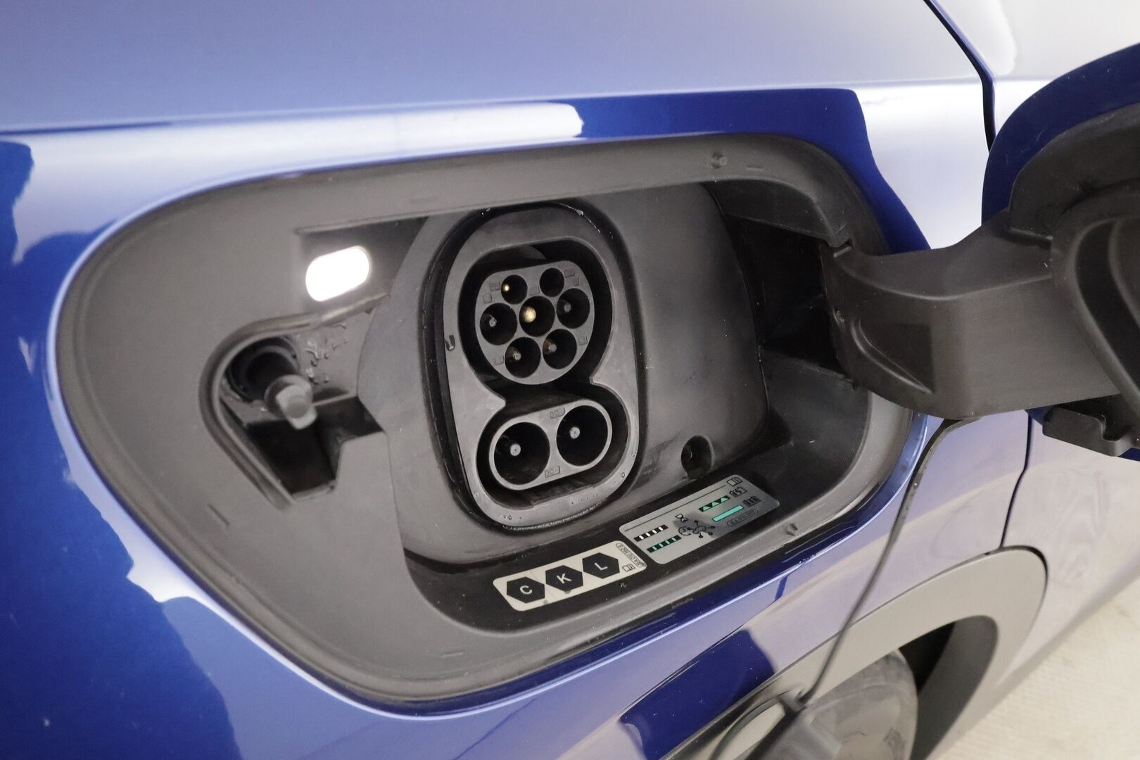 VOLKSWAGEN ID.4 2022 Pro Performance 150 kW * ILP / Lasikatto / Hierovat muistipenkit / IQ-Light / ACC / Keyless / Navi * - Kahdet renkaat / Merkkihuollettu