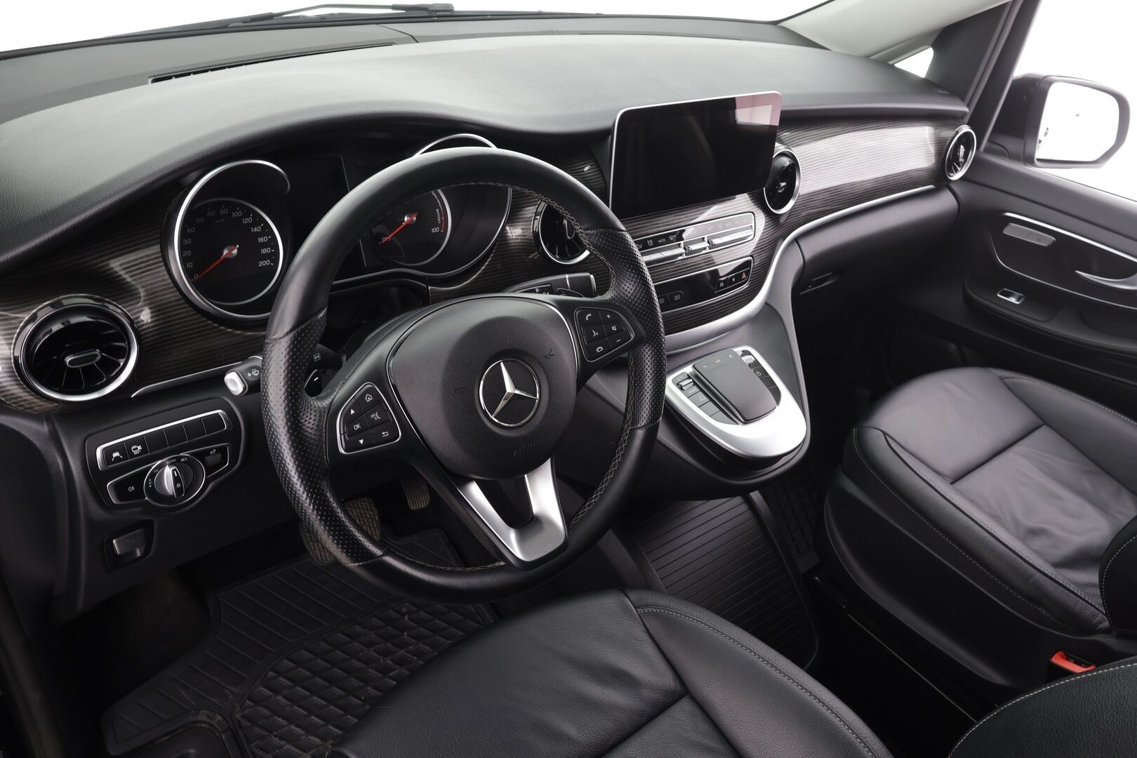 MERCEDES-BENZ EQV 2021 300 e keskipitkä A2 * Distronic / Nahkasisusta / 360 Kamera / LED / Navi * - KATSO TODELLINEN POIKKEUSHINTA! / ALV / 2x vanteet / 6-Paikkainen