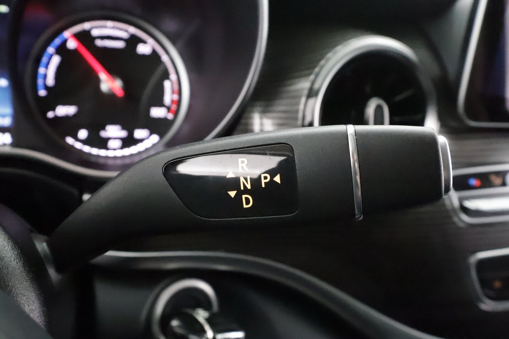 MERCEDES-BENZ EQV 2021 300 e keskipitkä A2 * Distronic / Nahkasisusta / 360 Kamera / LED / Navi * - KATSO TODELLINEN POIKKEUSHINTA! / ALV / 2x vanteet / 6-Paikkainen