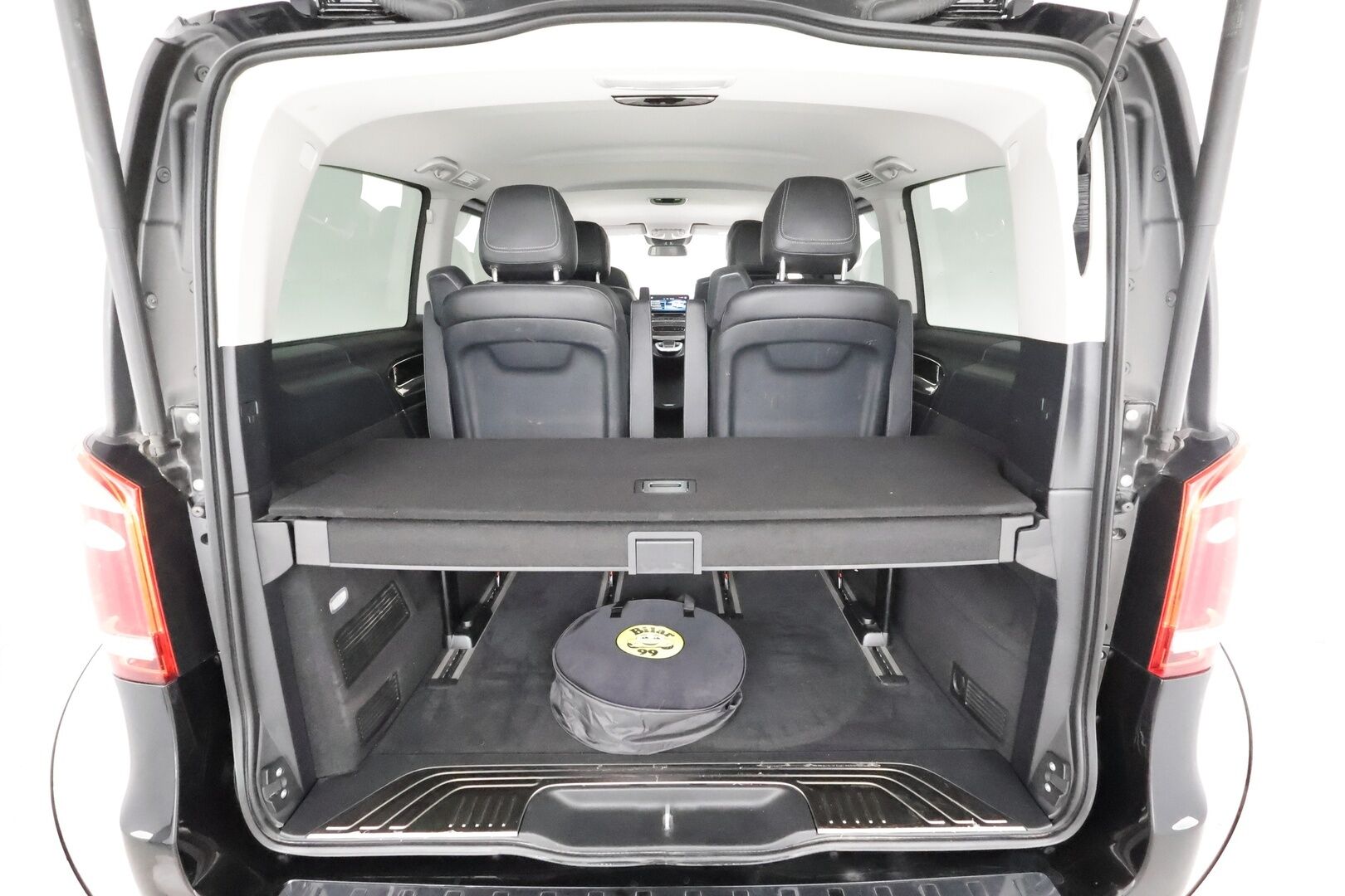 MERCEDES-BENZ EQV 2021 300 e keskipitkä A2 * Distronic / Nahkasisusta / 360 Kamera / LED / Navi * - KATSO TODELLINEN POIKKEUSHINTA! / ALV / 2x vanteet / 6-Paikkainen