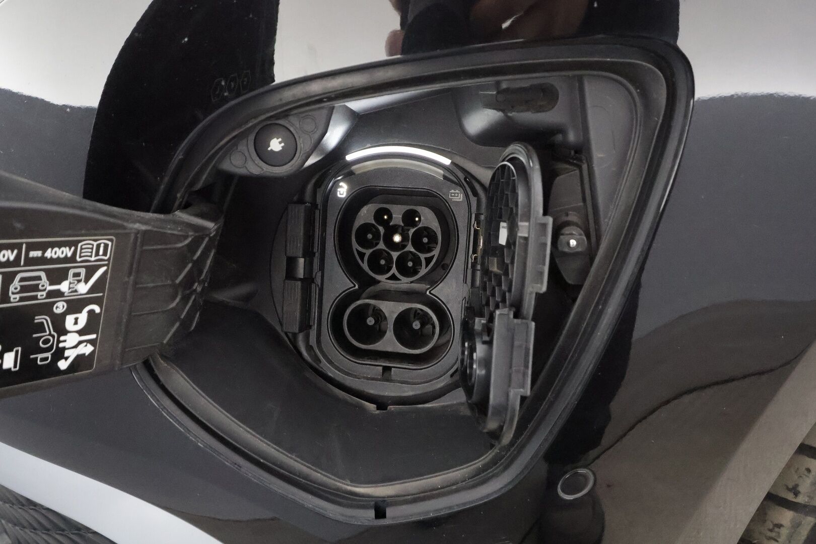 MERCEDES-BENZ EQV 2021 300 e keskipitkä A2 * Distronic / Nahkasisusta / 360 Kamera / LED / Navi * - ALV / 2x vanteet / 6-Paikkainen