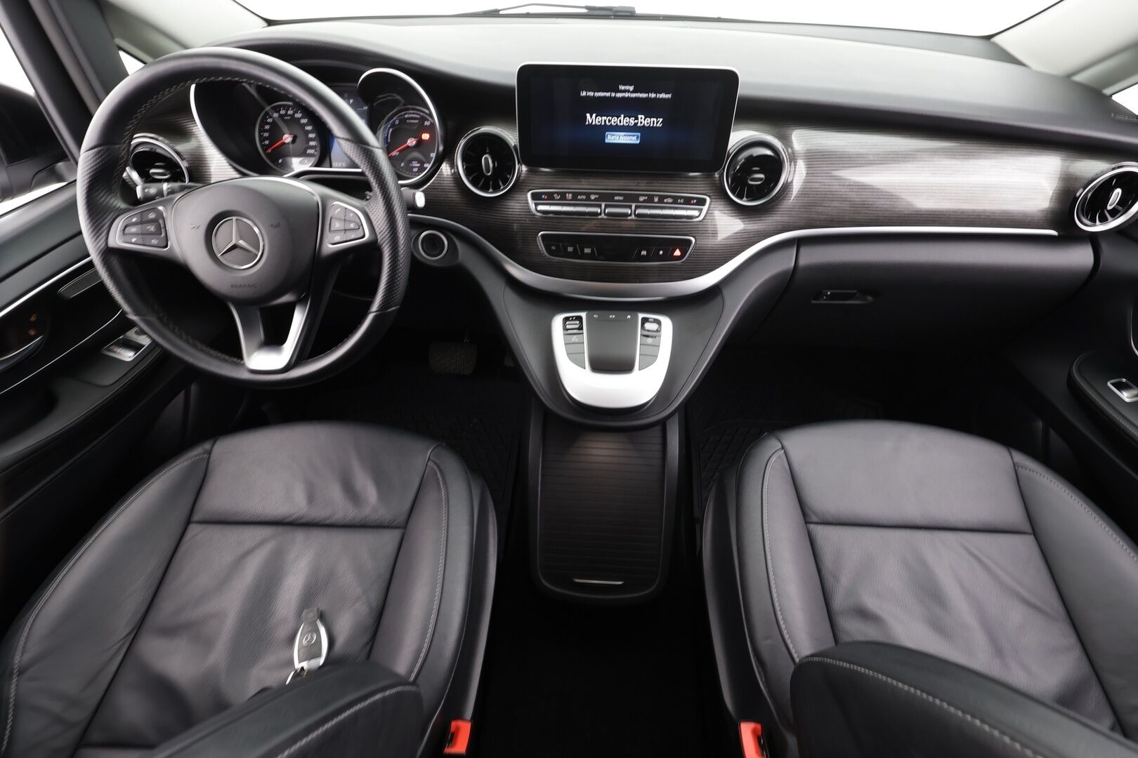 MERCEDES-BENZ EQV 2021 300 e keskipitkä A2 * Distronic / Nahkasisusta / 360 Kamera / LED / Navi * - KATSO TODELLINEN POIKKEUSHINTA! / ALV / 2x vanteet / 6-Paikkainen