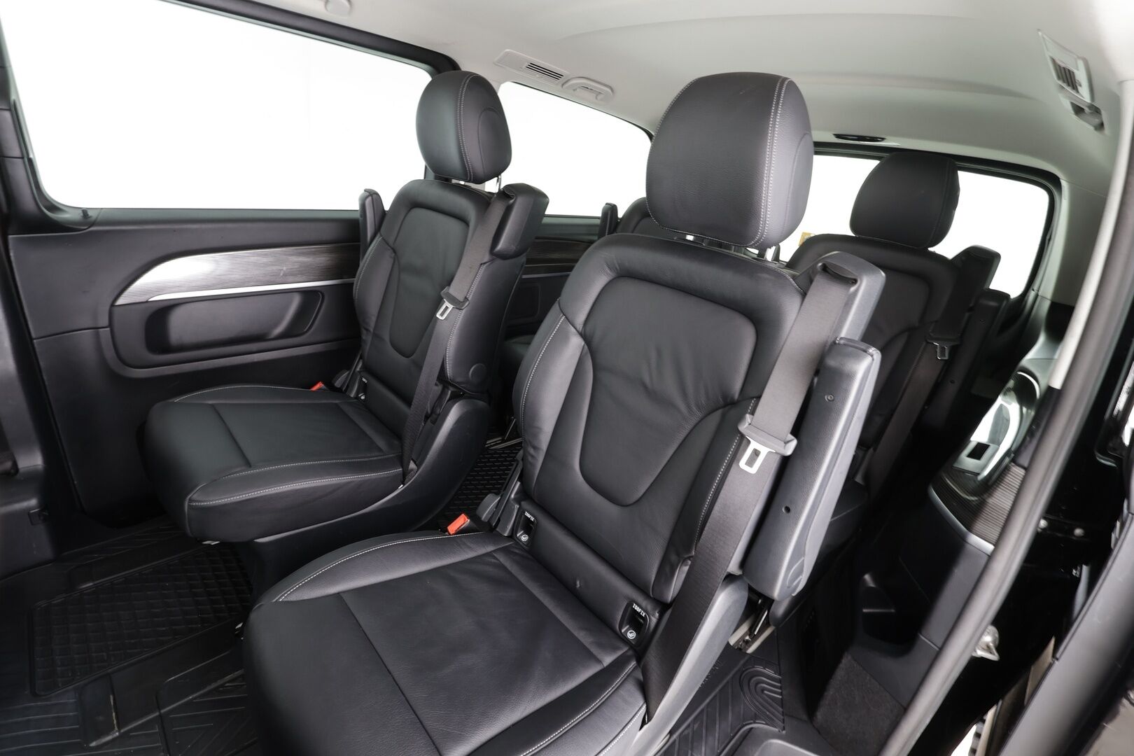 MERCEDES-BENZ EQV 2021 300 e keskipitkä A2 * Distronic / Nahkasisusta / 360 Kamera / LED / Navi * - KATSO TODELLINEN POIKKEUSHINTA! / ALV / 2x vanteet / 6-Paikkainen