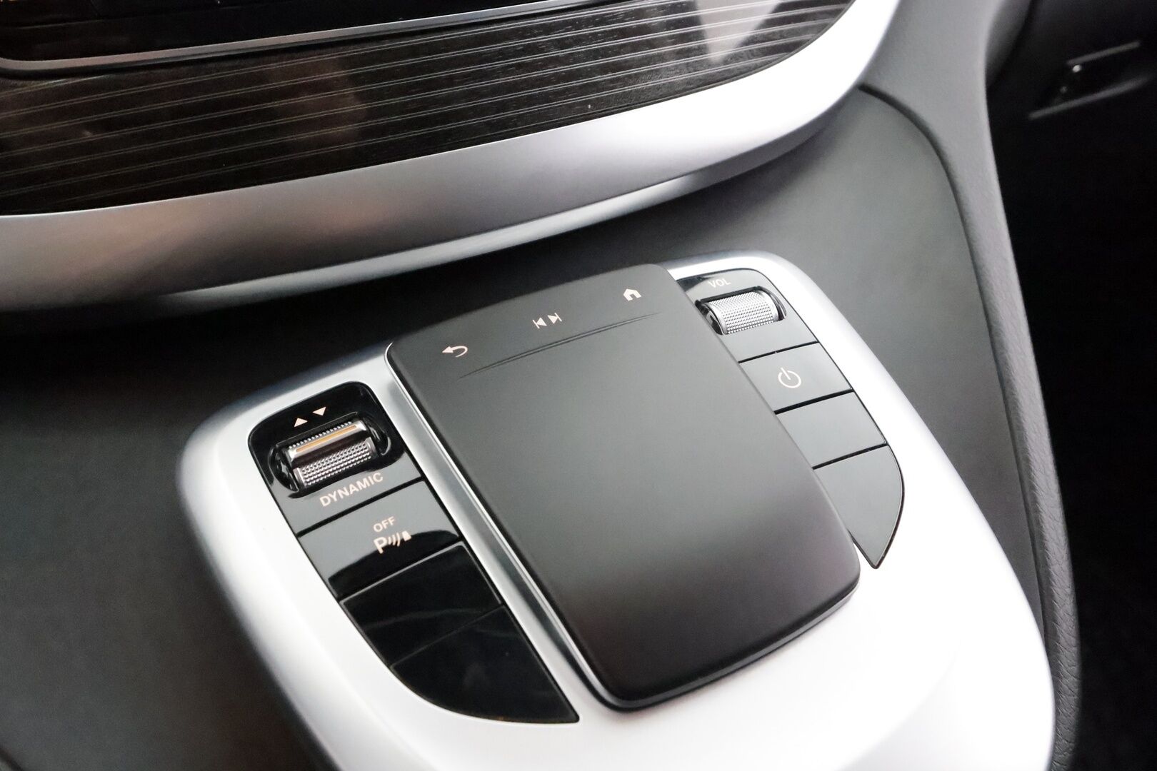 MERCEDES-BENZ EQV 2021 300 e keskipitkä A2 * Distronic / Nahkasisusta / 360 Kamera / LED / Navi * - KATSO TODELLINEN POIKKEUSHINTA! / ALV / 2x vanteet / 6-Paikkainen