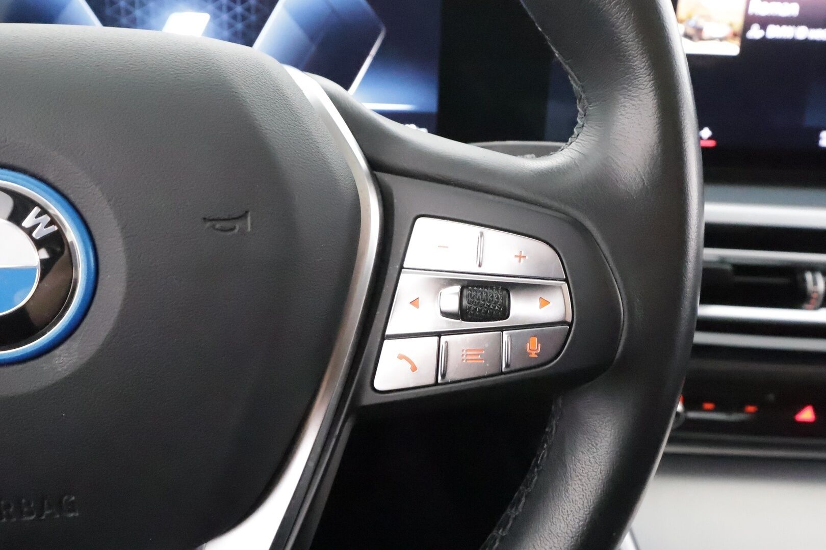 BMW I4 2023 eDrive35 * ACC / Lasikattoluukku / Sportpenkit / LED / P.Kamera / Navi / Kaistavahti / Widescreen * - Akku kuntotarkastettu / 2x Latauskaapelit / Merkkihuollettu