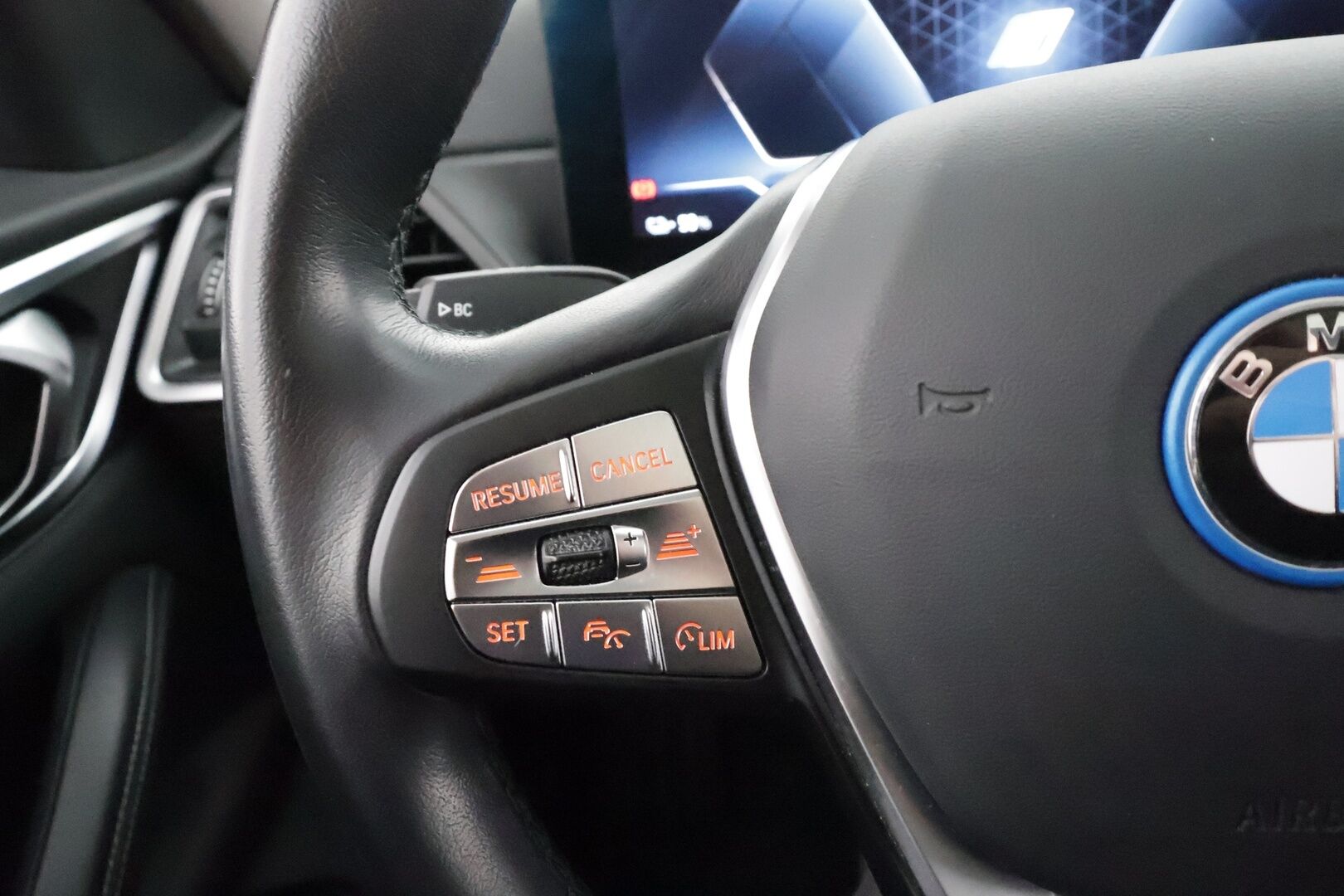 BMW I4 2023 eDrive35 * ACC / Lasikattoluukku / Sportpenkit / LED / P.Kamera / Navi / Kaistavahti / Widescreen * - Akku kuntotarkastettu / 2x Latauskaapelit / Merkkihuollettu