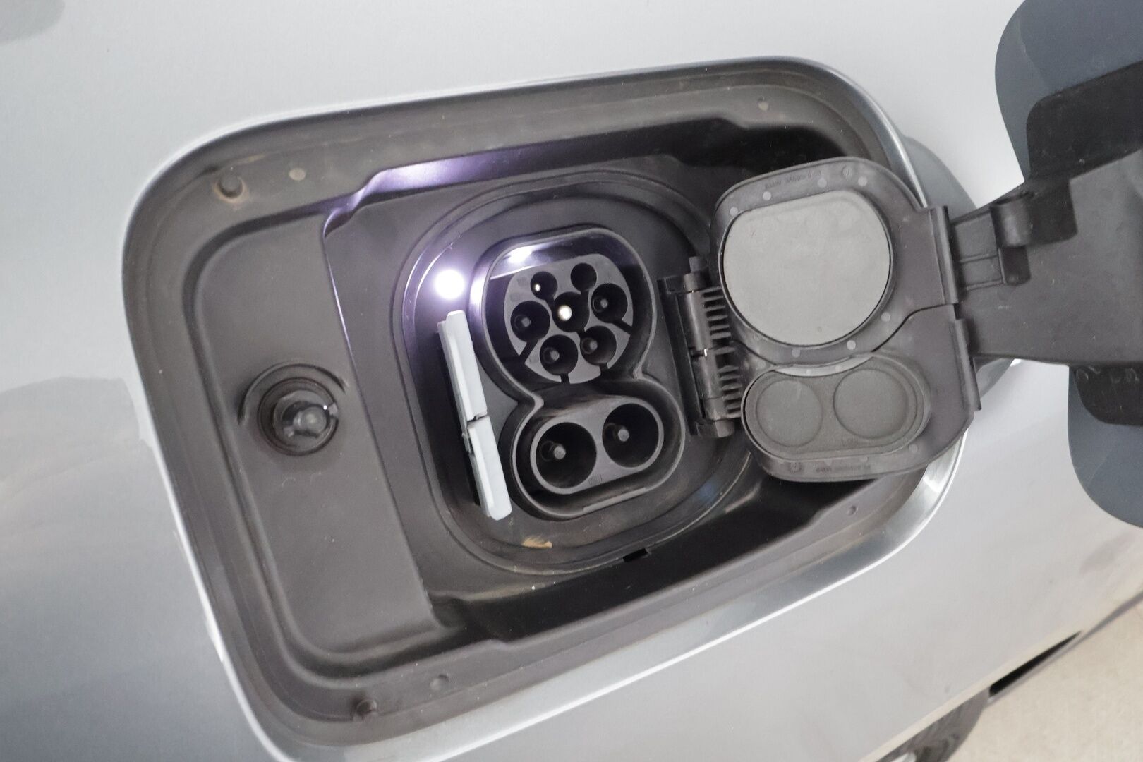 BMW I4 2023 eDrive35 * ACC / Lasikattoluukku / Sportpenkit / LED / P.Kamera / Navi / Kaistavahti / Widescreen * - Akku kuntotarkastettu / 2x Latauskaapelit / Merkkihuollettu