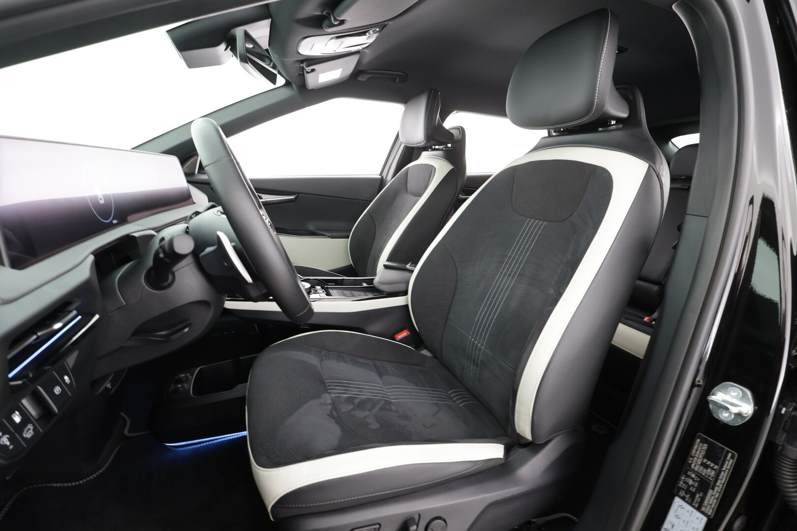 KIA EV6 2023 GT-Line AWD 77 kWh 325 hv * ACC / HUD / 360° / Meridian / Muistipenkki / Koukku / Adapt.LED / Navi / ILP * - Akku kuntotarkastettu / Ilmastoidut penkit / Merkkihuollettu