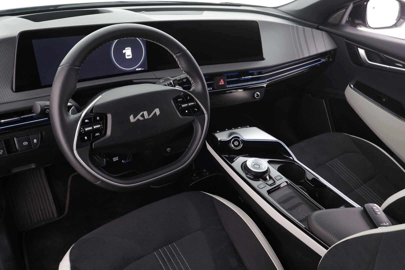 KIA EV6 2023 GT-Line AWD 77 kWh 325 hv * ACC / HUD / 360° / Meridian / Muistipenkki / Koukku / Adapt.LED / Navi / ILP * - Akku kuntotarkastettu / Ilmastoidut penkit / Merkkihuollettu