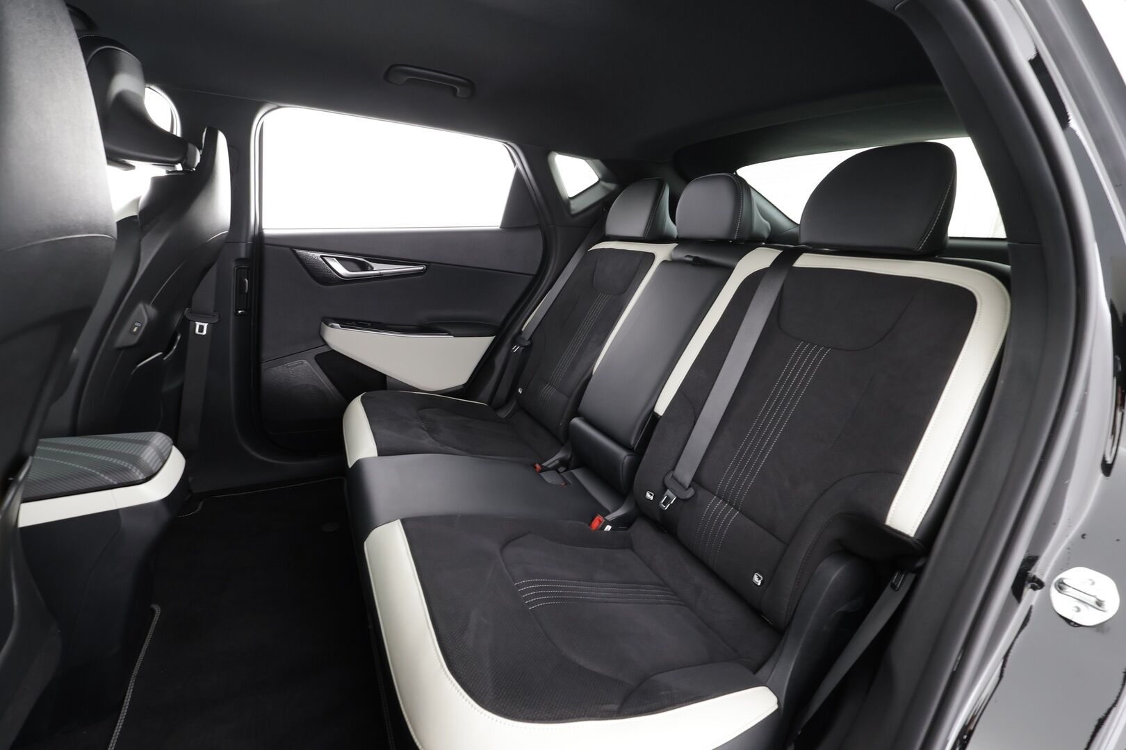 KIA EV6 2023 GT-Line AWD 77 kWh 325 hv * ACC / HUD / 360° / Meridian / Muistipenkki / Koukku / Adapt.LED / Navi / ILP * - Akku kuntotarkastettu / Ilmastoidut penkit / Merkkihuollettu