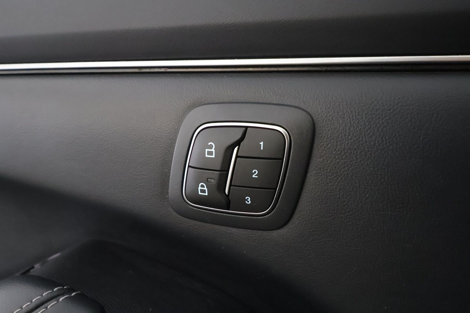 FORD MUSTANG MACH-E 2022 98kWh 294hv A1 RWD * ACC / 360° / B&O / Muistipenkki / LED / Lasikatto / BLIS / Navi / Nahat * - Akku kuntotarkastettu / Merkkihuollettu