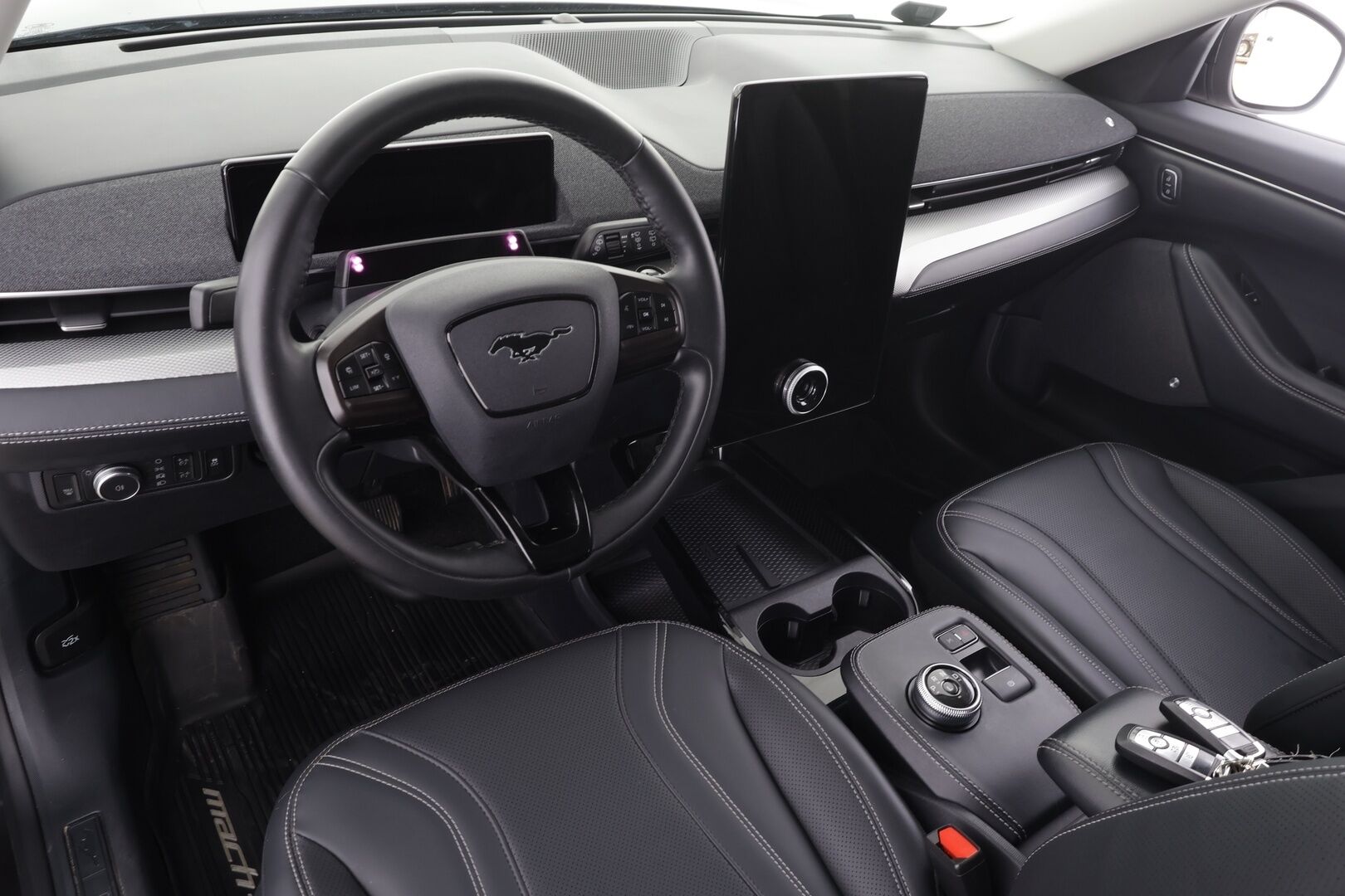 FORD MUSTANG MACH-E 2022 98kWh 294hv A1 RWD * ACC / 360° / B&O / Muistipenkki / LED / Lasikatto / BLIS / Navi / Nahat * - Akku kuntotarkastettu / Merkkihuollettu