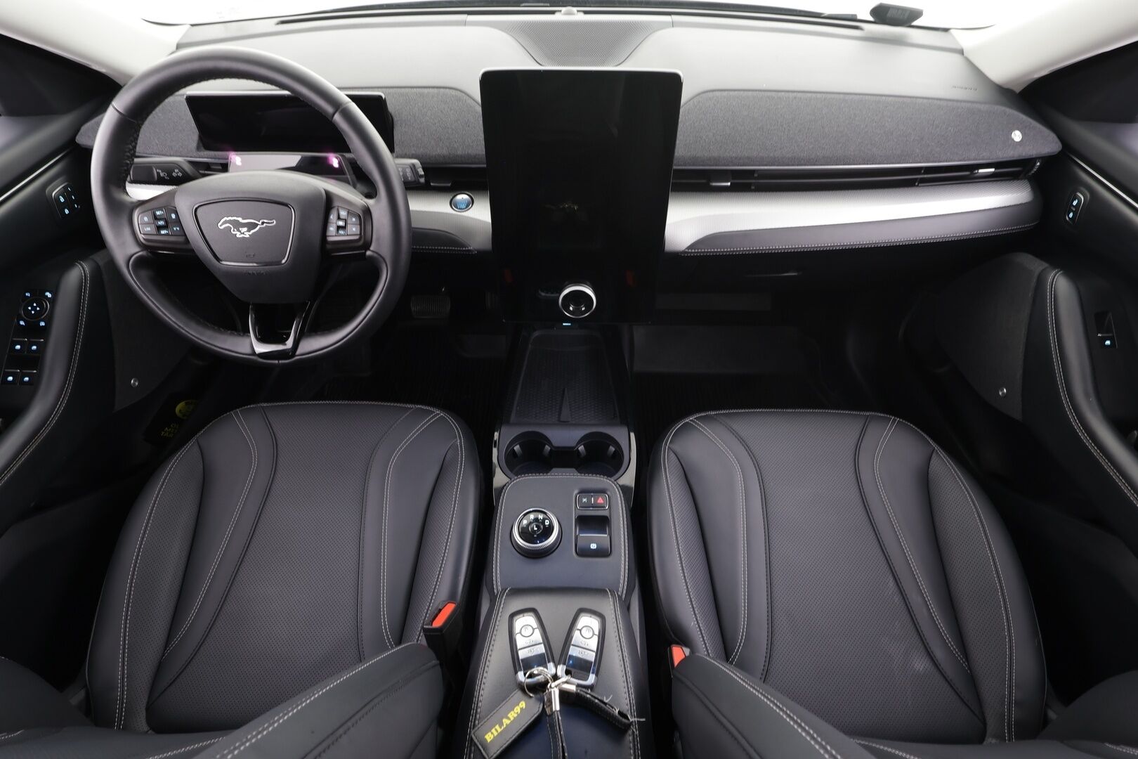 FORD MUSTANG MACH-E 2022 98kWh 294hv A1 RWD * ACC / 360° / B&O / Muistipenkki / LED / Lasikatto / BLIS / Navi / Nahat * - Akku kuntotarkastettu / Merkkihuollettu