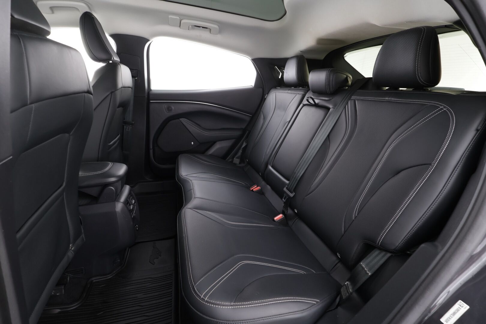 FORD MUSTANG MACH-E 2022 98kWh 294hv A1 RWD * ACC / 360° / B&O / Muistipenkki / LED / Lasikatto / BLIS / Navi / Nahat * - Akku kuntotarkastettu / Merkkihuollettu