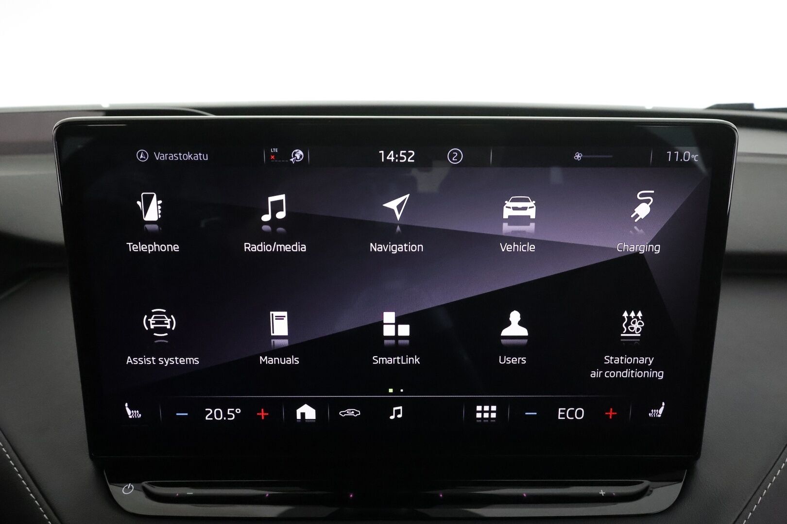 SKODA ENYAQ 2022 80x iV Sportline * ACC  / Panorama / HUD / 360 Kamera / ILP / Matrix-LED / Koukku * - Kahdet Renkaat / Koti & kauppalaturi