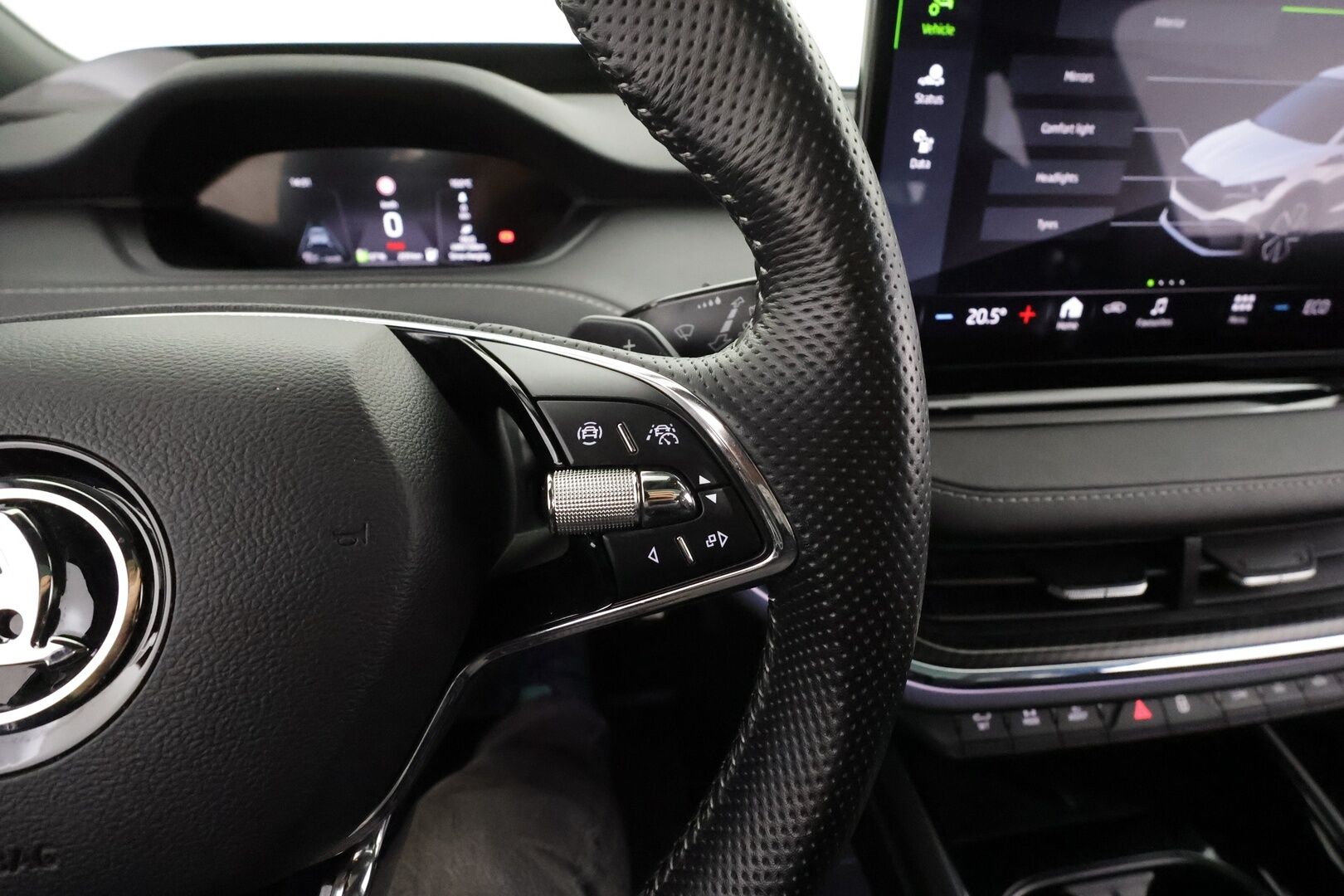 SKODA ENYAQ 2022 80x iV Sportline * ACC  / Panorama / HUD / 360 Kamera / ILP / Matrix-LED / Koukku * - Kahdet Renkaat / Koti & kauppalaturi