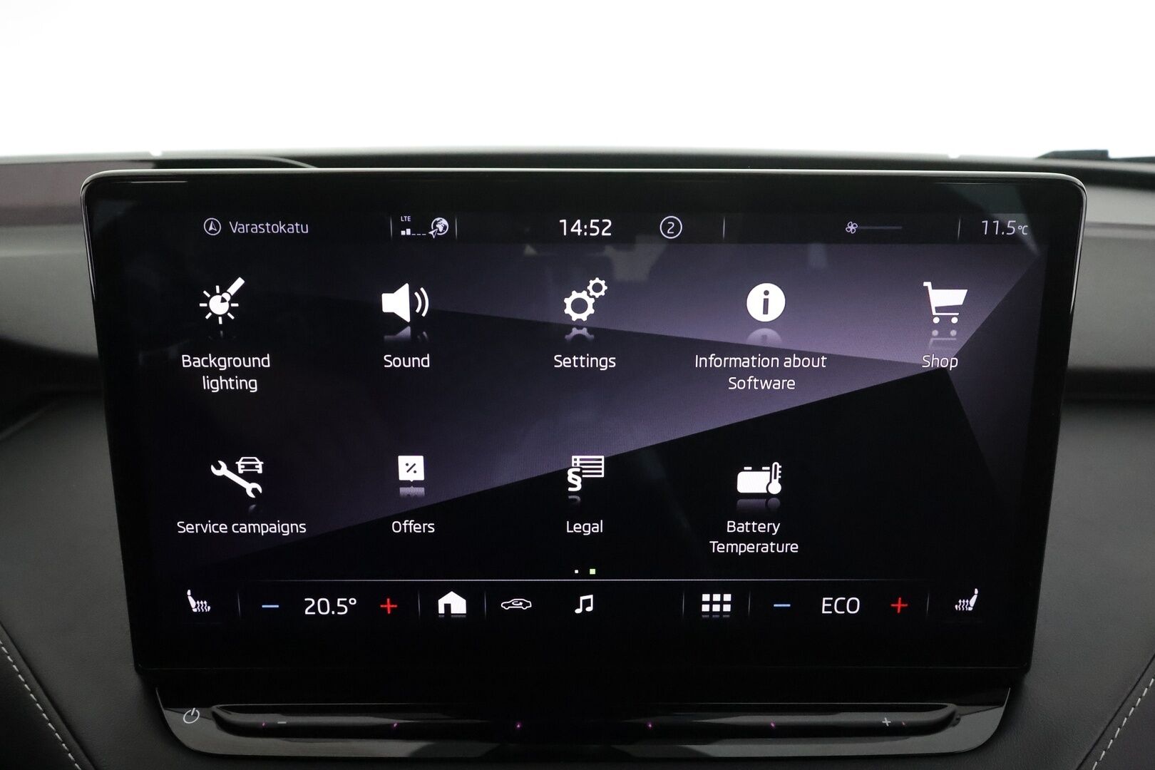 SKODA ENYAQ 2022 80x iV Sportline * ACC  / Panorama / HUD / 360 Kamera / ILP / Matrix-LED / Koukku * - Kahdet Renkaat / Koti & kauppalaturi