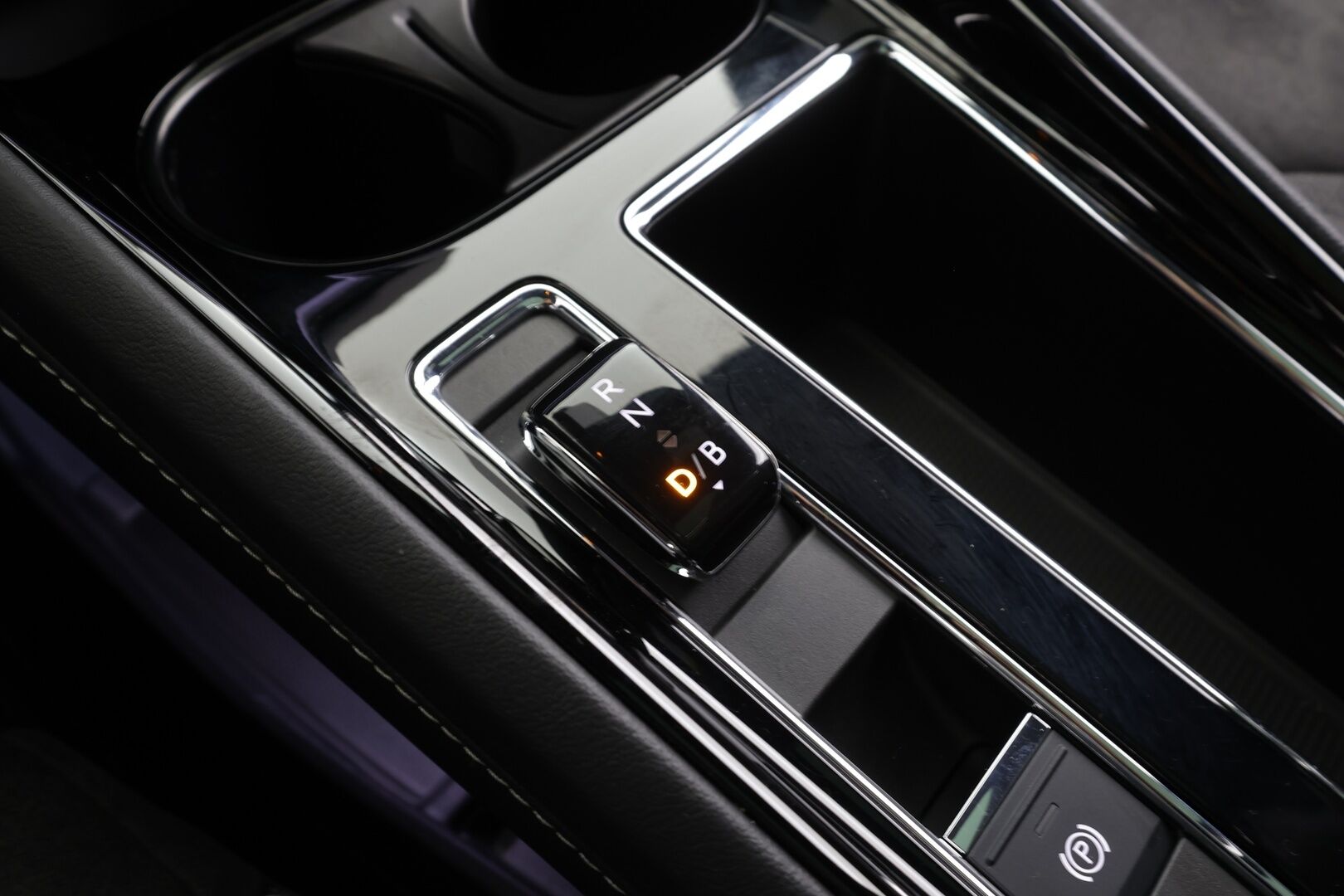 SKODA ENYAQ 2022 80x iV Sportline * ACC  / Panorama / HUD / 360 Kamera / ILP / Matrix-LED / Koukku * - Kahdet Renkaat / Koti & kauppalaturi