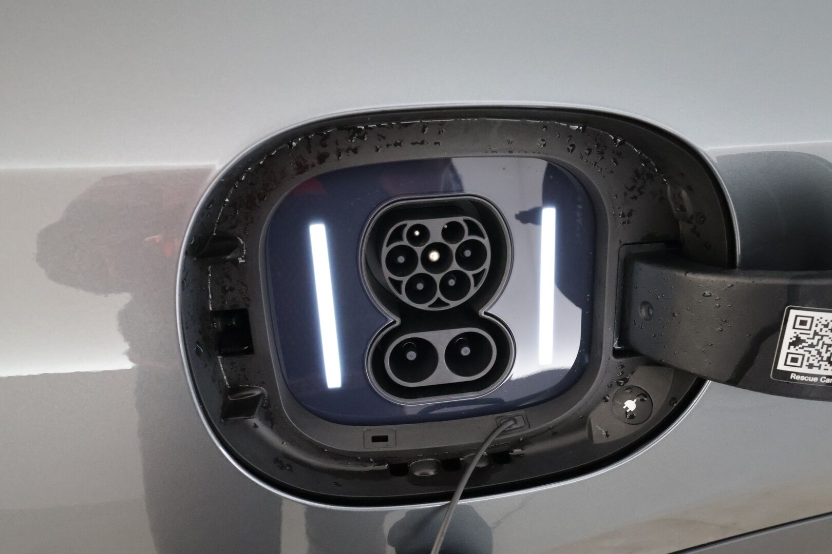 MERCEDES-BENZ EQE SUV 2023 350 4Matic AMG * Distronic+ / Digital Light / Koukku / DTR+Q / ILP / Burmester / Muistipenkit / 360° / HUD / Panorama * - Huippuvarusteet