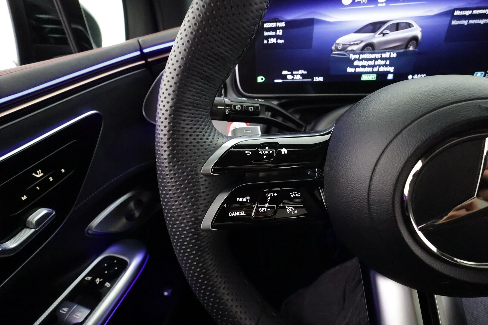 MERCEDES-BENZ EQE SUV 2023 350 4Matic AMG * Distronic+ / Digital Light / Koukku / DTR+Q / ILP / Burmester / Muistipenkit / 360° / HUD / Panorama * - Huippuvarusteet