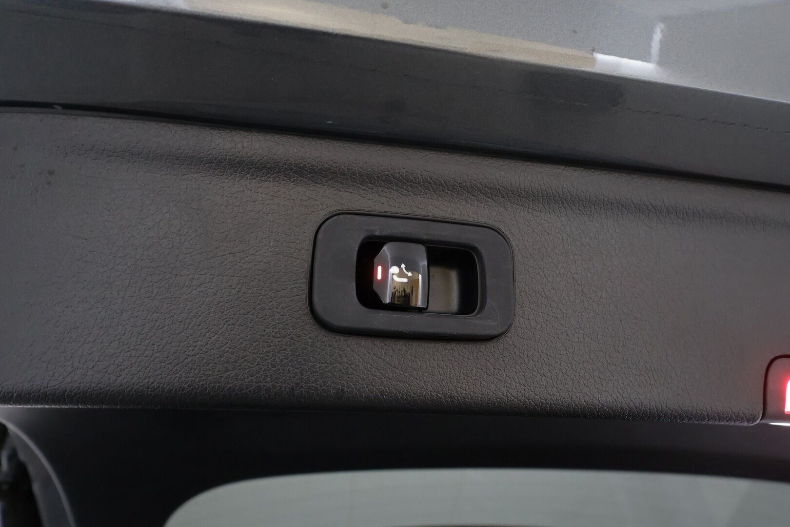 MERCEDES-BENZ EQE SUV 2023 350 4Matic AMG * Distronic+ / Digital Light / Koukku / DTR+Q / ILP / Burmester / Muistipenkit / 360° / HUD / Panorama * - Huippuvarusteet