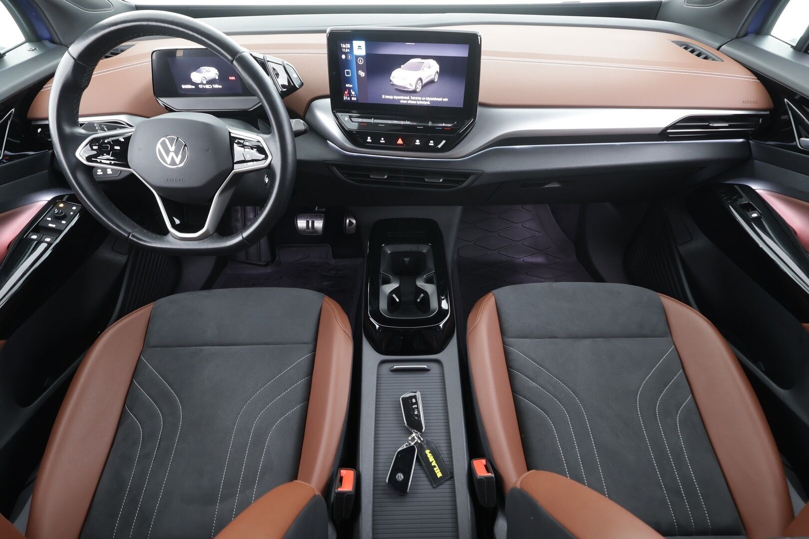 VOLKSWAGEN ID.4 2022 150 kW Pro Performance * ACC / ILP / Matrix-LED / Keyless / P.Kamera / puolinahat * - Kahdet renkaat / Koti & kauppalaturi