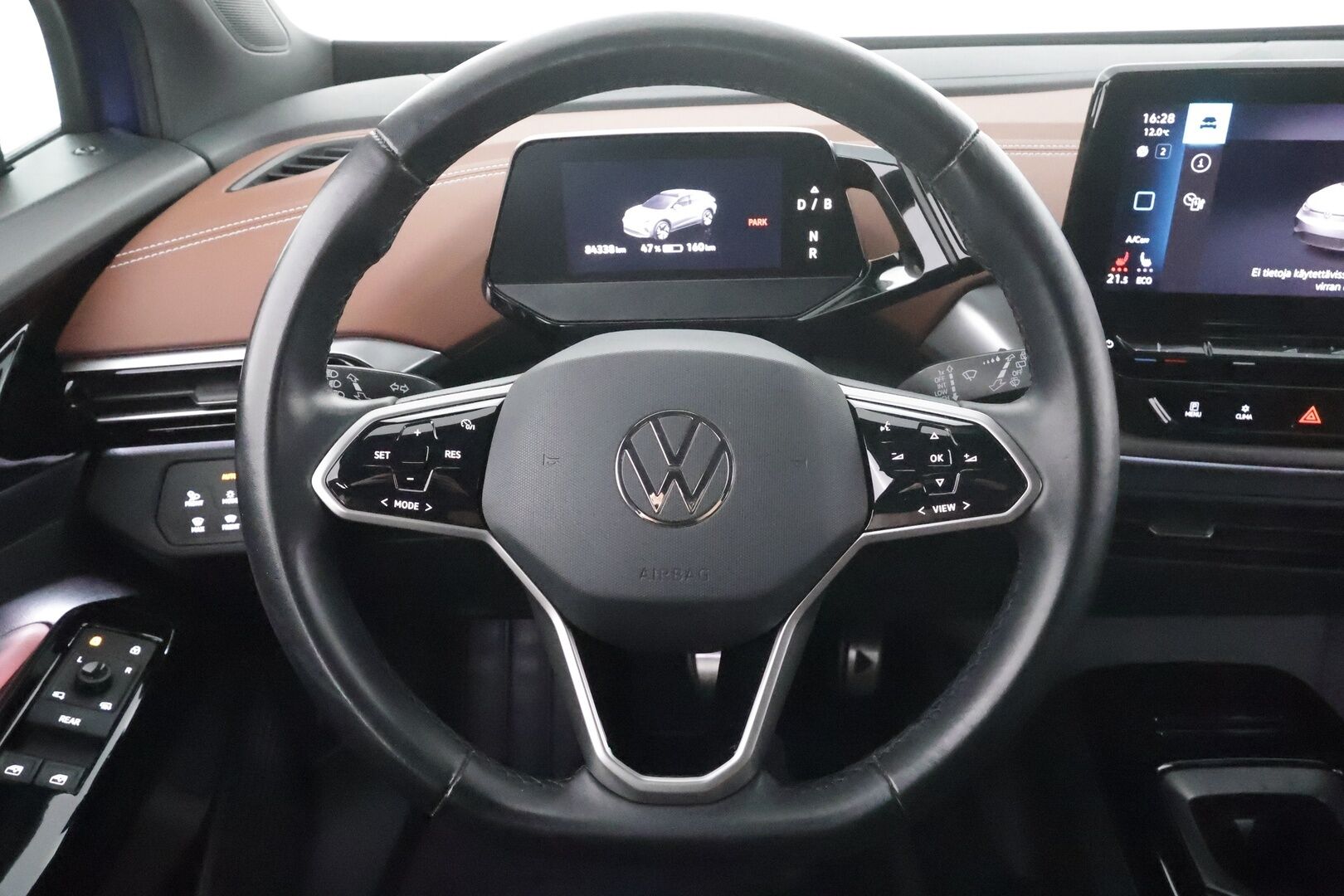 VOLKSWAGEN ID.4 2022 150 kW Pro Performance * ACC / ILP / Matrix-LED / Keyless / P.Kamera / puolinahat * - Kahdet renkaat / Koti & kauppalaturi