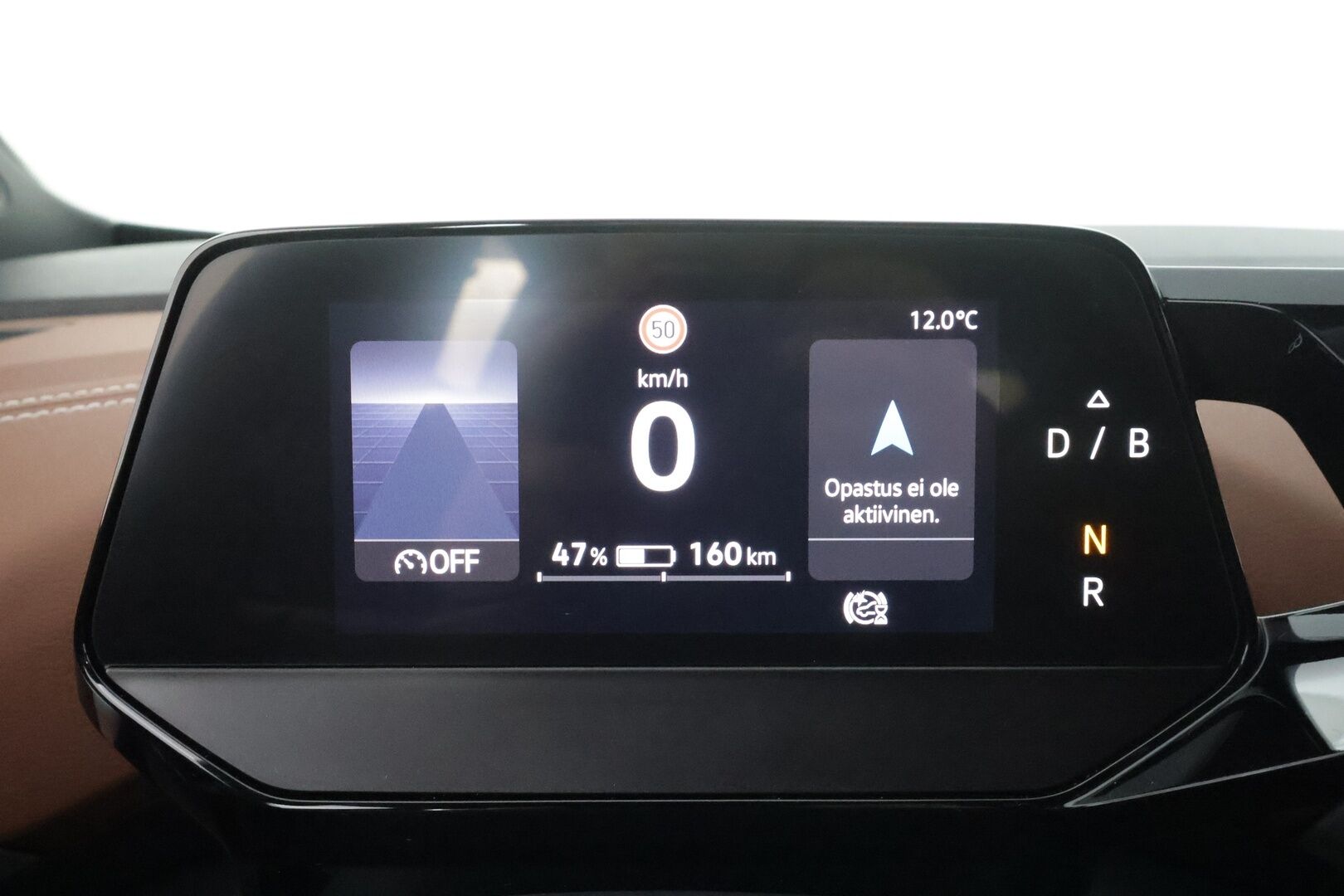 VOLKSWAGEN ID.4 2022 150 kW Pro Performance * ACC / ILP / Matrix-LED / Keyless / P.Kamera / puolinahat * - Kahdet renkaat / Koti & kauppalaturi