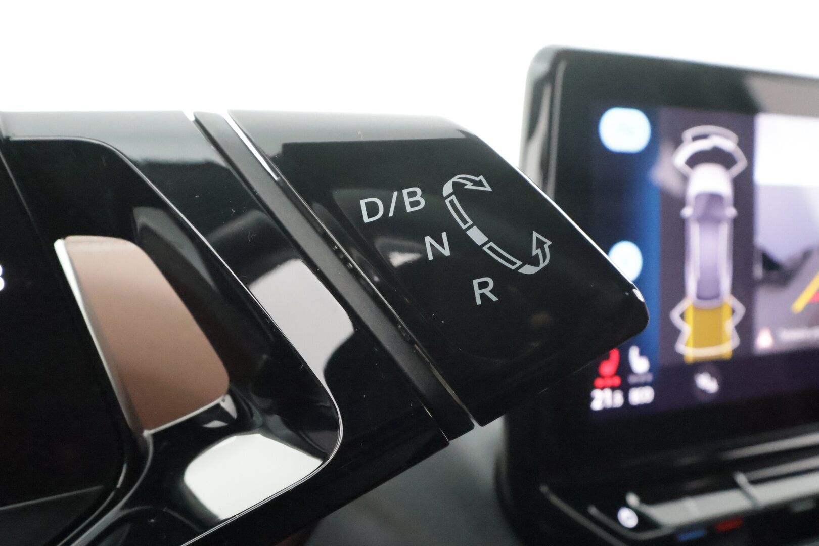 VOLKSWAGEN ID.4 2022 150 kW Pro Performance * ACC / ILP / Matrix-LED / Keyless / P.Kamera / puolinahat * - Kahdet renkaat / Koti & kauppalaturi