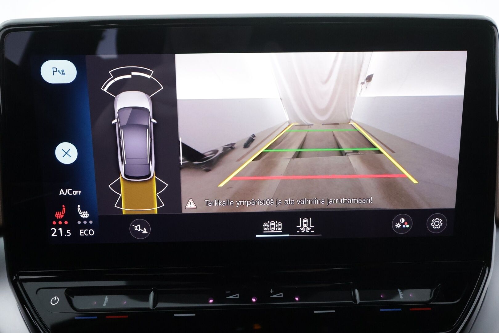 VOLKSWAGEN ID.4 2022 150 kW Pro Performance * ACC / ILP / Matrix-LED / Keyless / P.Kamera / puolinahat * - Kahdet renkaat / Koti & kauppalaturi