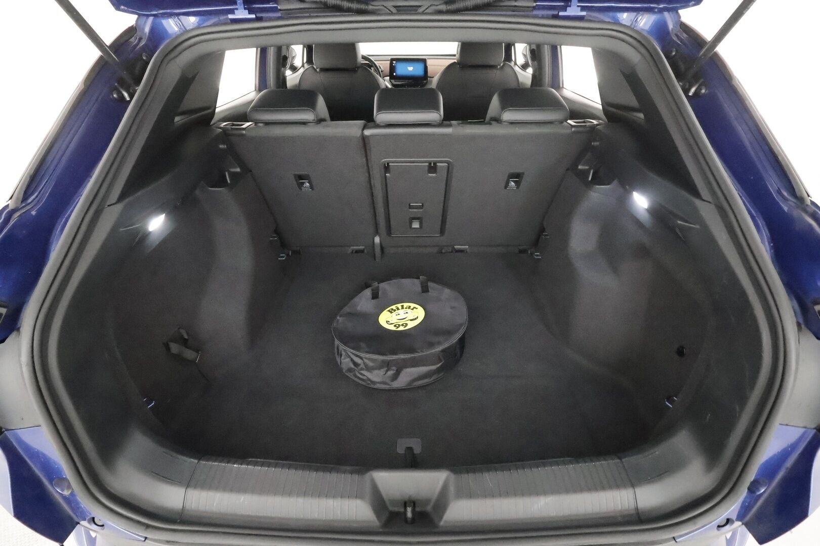 VOLKSWAGEN ID.4 2022 150 kW Pro Performance * ACC / ILP / Matrix-LED / Keyless / P.Kamera / puolinahat * - Kahdet renkaat / Koti & kauppalaturi