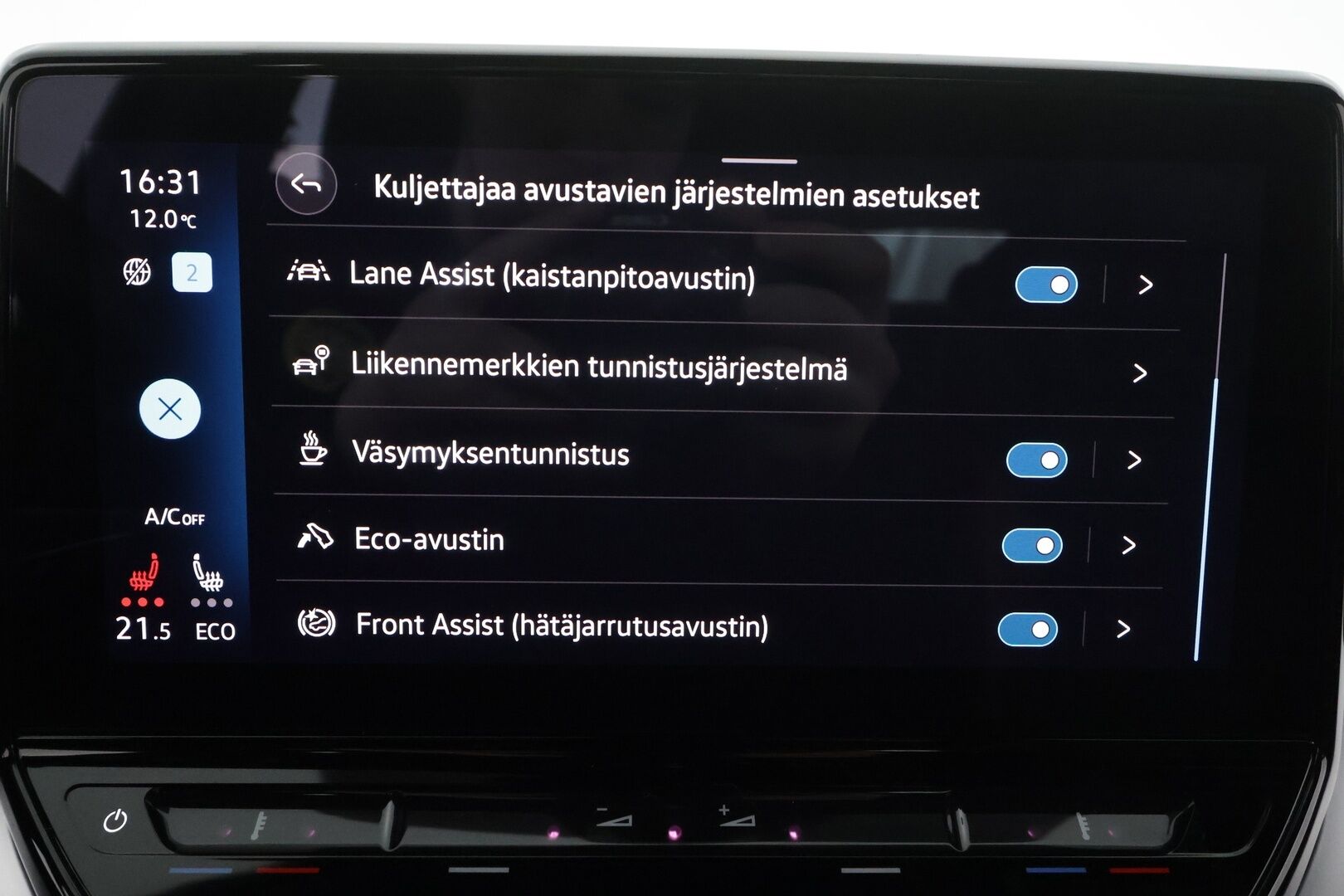 VOLKSWAGEN ID.4 2022 150 kW Pro Performance * ACC / ILP / Matrix-LED / Keyless / P.Kamera / puolinahat * - Kahdet renkaat / Koti & kauppalaturi