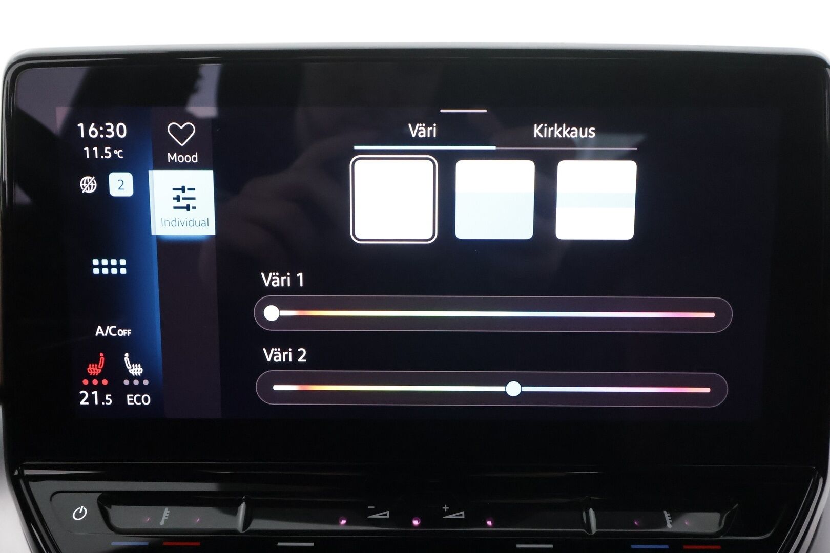 VOLKSWAGEN ID.4 2022 150 kW Pro Performance * ACC / ILP / Matrix-LED / Keyless / P.Kamera / puolinahat * - Kahdet renkaat / Koti & kauppalaturi