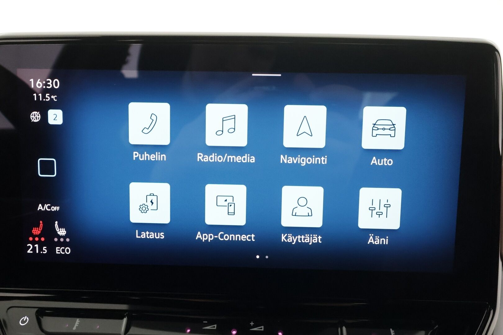 VOLKSWAGEN ID.4 2022 150 kW Pro Performance * ACC / ILP / Matrix-LED / Keyless / P.Kamera / puolinahat * - Kahdet renkaat / Koti & kauppalaturi