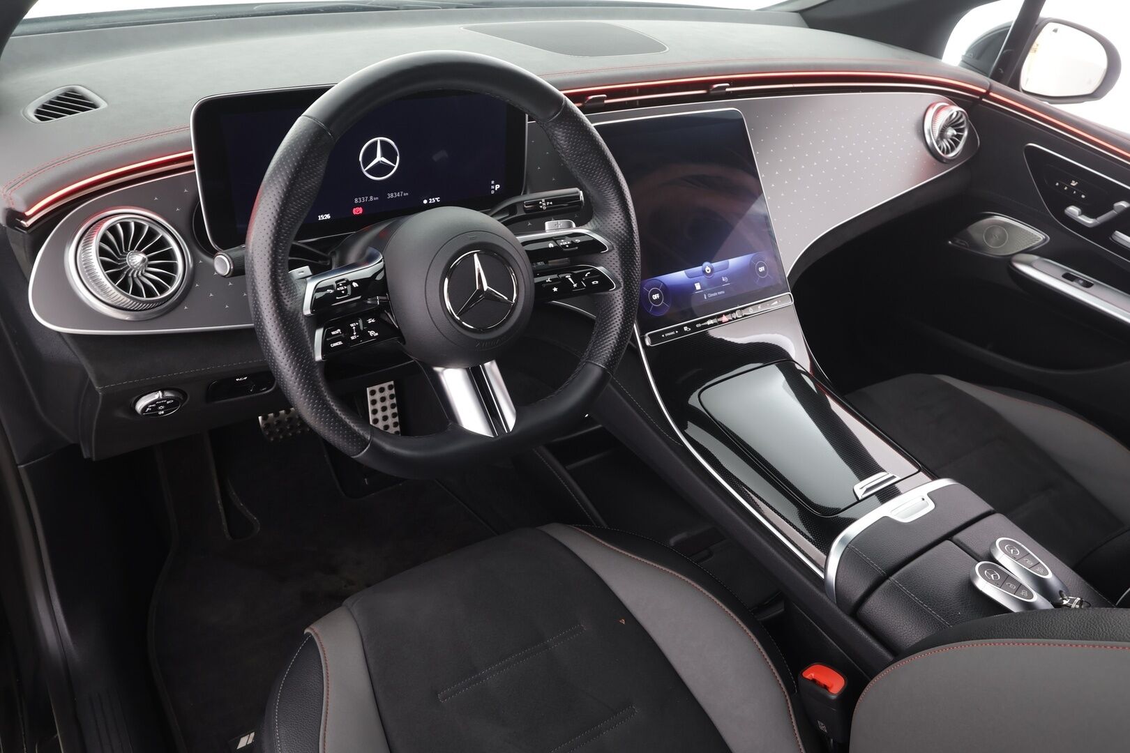 MERCEDES-BENZ EQE 2023 350 4Matic AMG * Digital-LED / Distronic / 360° / Comfort-istuimet Muistilla / Koukku / Burmester / Keyless * - 2x Latauskaapelit 