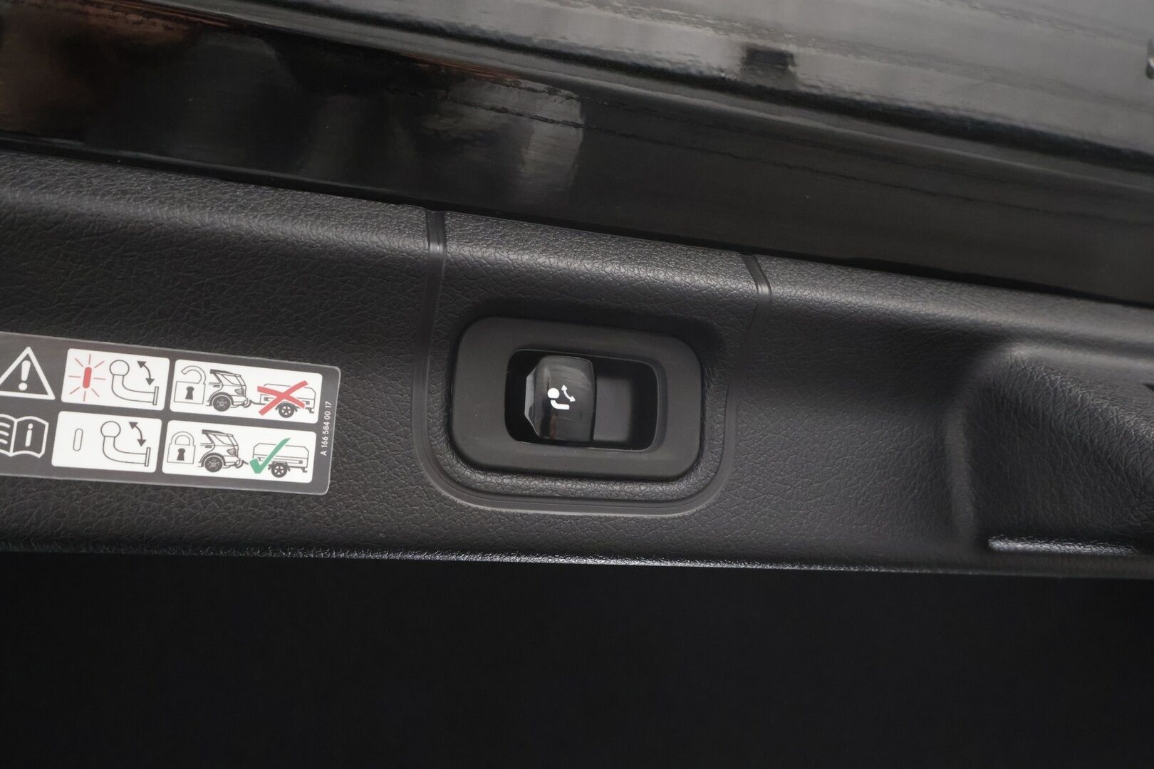 MERCEDES-BENZ EQE 2023 350 4Matic AMG * Digital-LED / Distronic / 360° / Comfort-istuimet Muistilla / Koukku / Burmester / Keyless * - 2x Latauskaapelit 