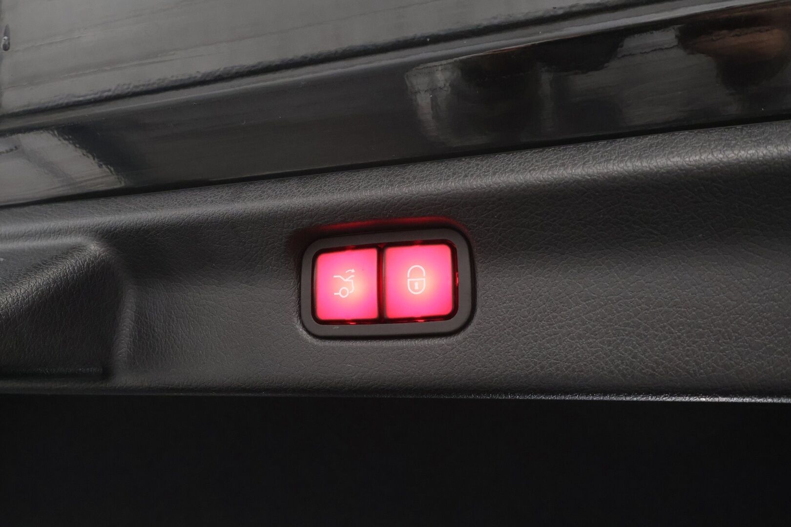 MERCEDES-BENZ EQE 2023 350 4Matic AMG * Digital-LED / Distronic / 360° / Comfort-istuimet Muistilla / Koukku / Burmester / Keyless * - 2x Latauskaapelit 