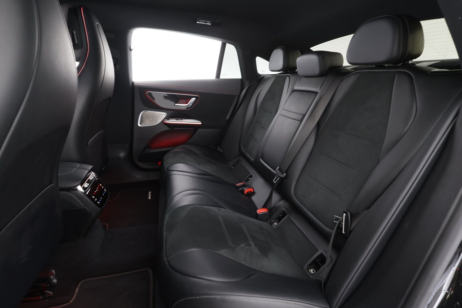 MERCEDES-BENZ EQE 2023 350 4Matic AMG * Digital-LED / Distronic / 360° / Comfort-istuimet Muistilla / Koukku / Burmester / Keyless * - 2x Latauskaapelit 