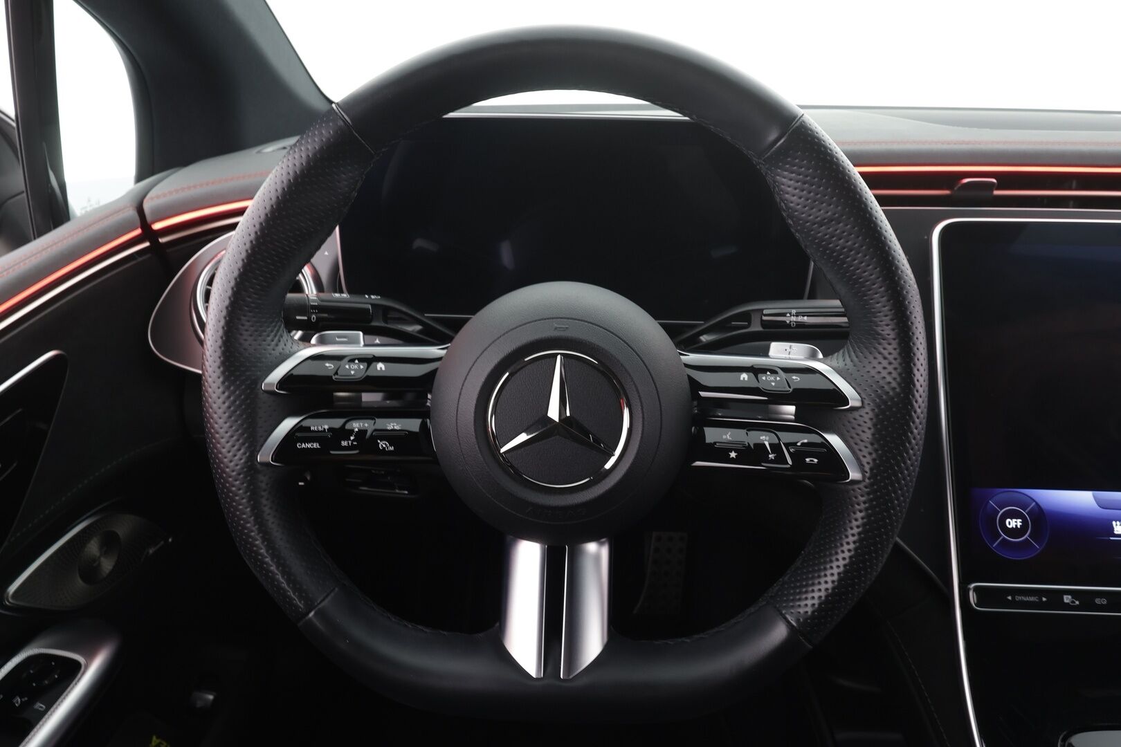 MERCEDES-BENZ EQE 2023 350 4Matic AMG * Digital-LED / Distronic / 360° / Comfort-istuimet Muistilla / Koukku / Burmester / Keyless * - 2x Latauskaapelit 