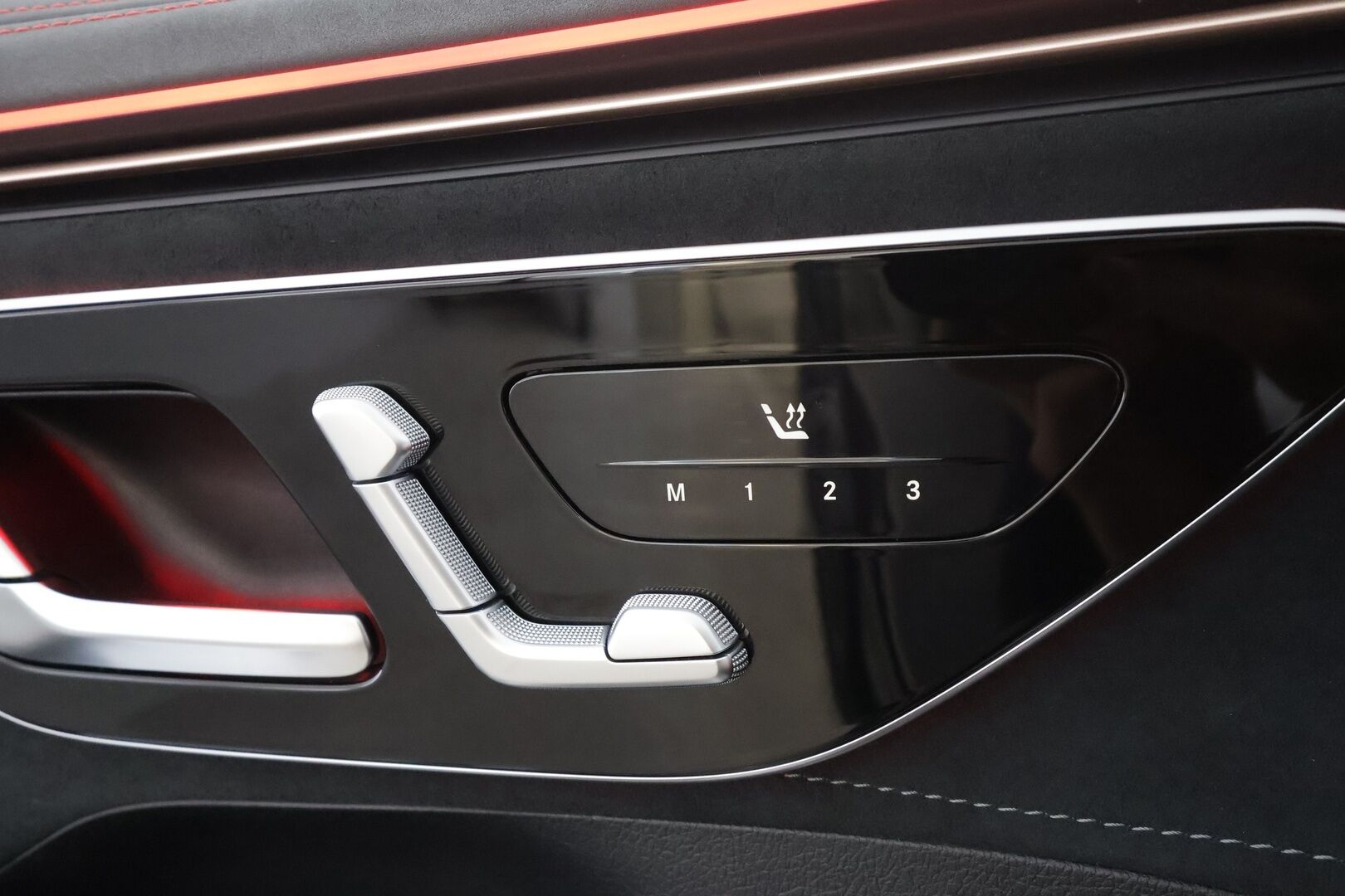 MERCEDES-BENZ EQE 2023 350 4Matic AMG * Digital-LED / Distronic / 360° / Comfort-istuimet Muistilla / Koukku / Burmester / Keyless * - 2x Latauskaapelit 