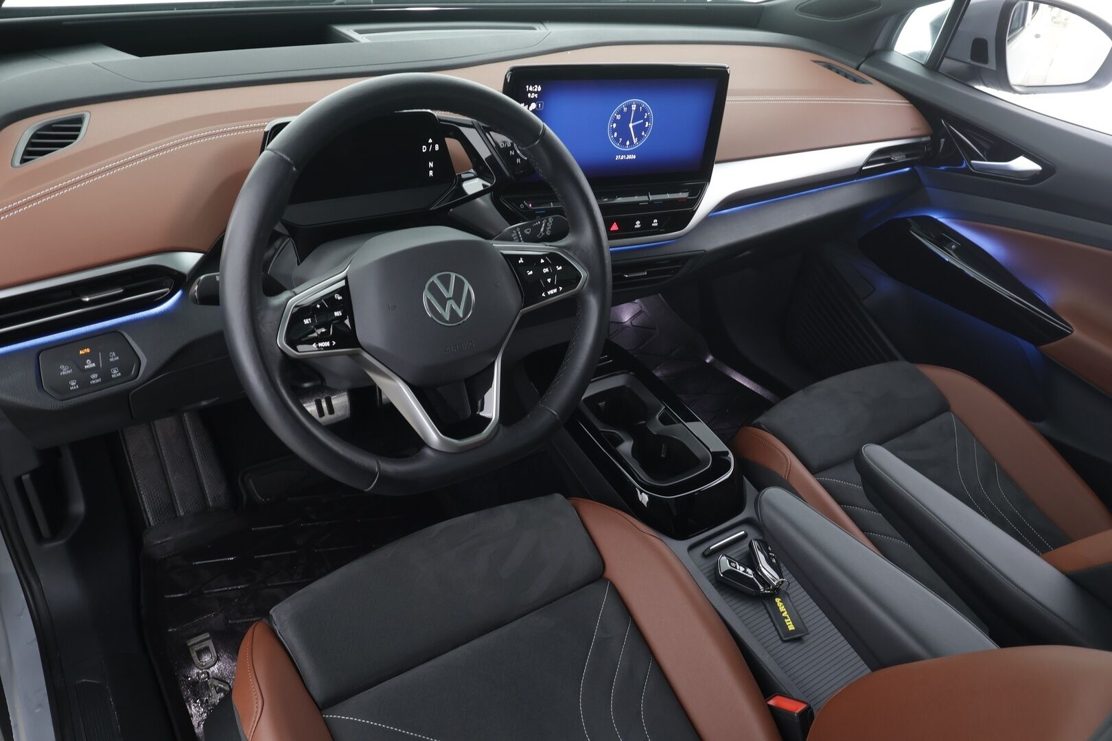 VOLKSWAGEN ID.4 2021 Pro Performance Tech 150kW 77kWh * ILP / ACC / Muistipenkit / 360°-kamera / HUD / Lasikatto / Matrix-LED  / Vetokoukku * - Merkkihuollettu / Kahdet Renkaat
