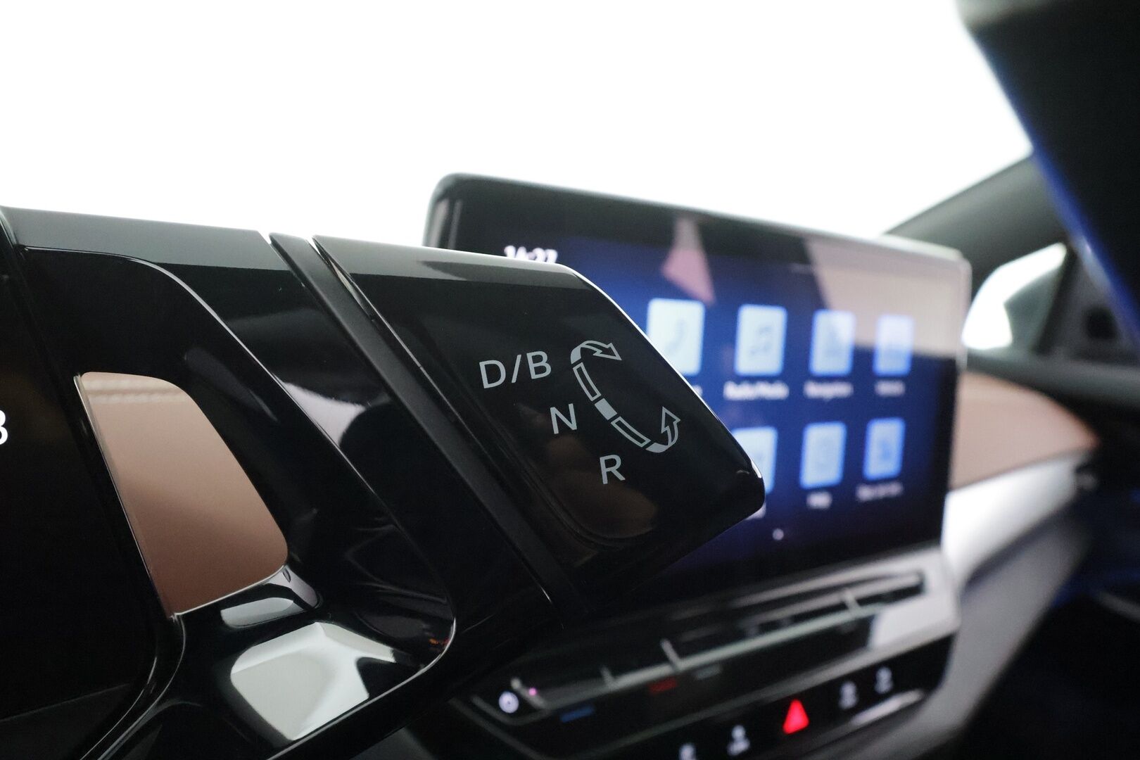 VOLKSWAGEN ID.4 2021 Pro Performance Tech 150kW 77kWh * ILP / ACC / Muistipenkit / 360°-kamera / HUD / Lasikatto / Matrix-LED  / Vetokoukku * - Merkkihuollettu / Kahdet Renkaat